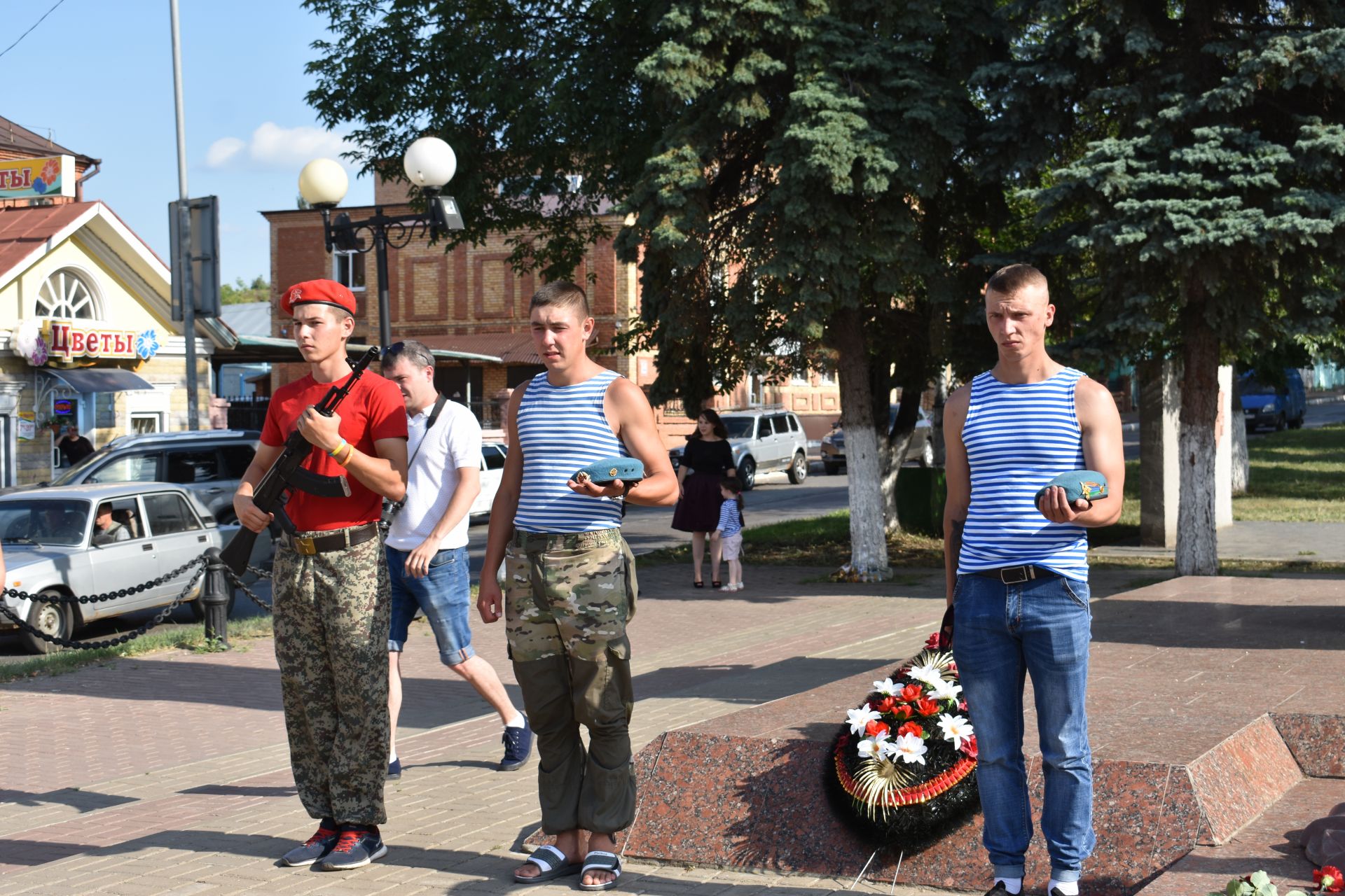 В Чистополе прошел митинг, посвященный дню ВДВ (фоторепортаж)