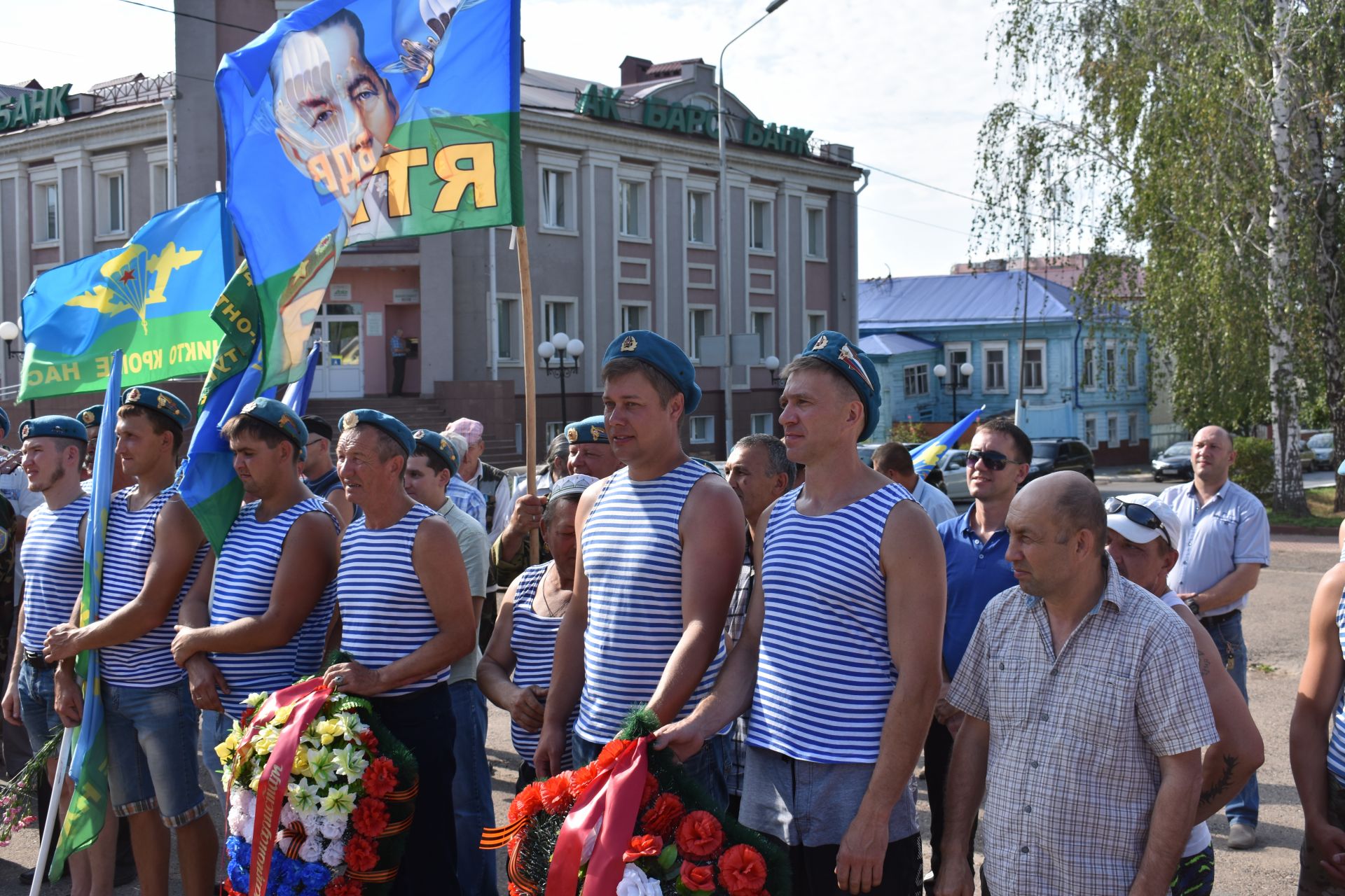 В Чистополе прошел митинг, посвященный дню ВДВ (фоторепортаж)