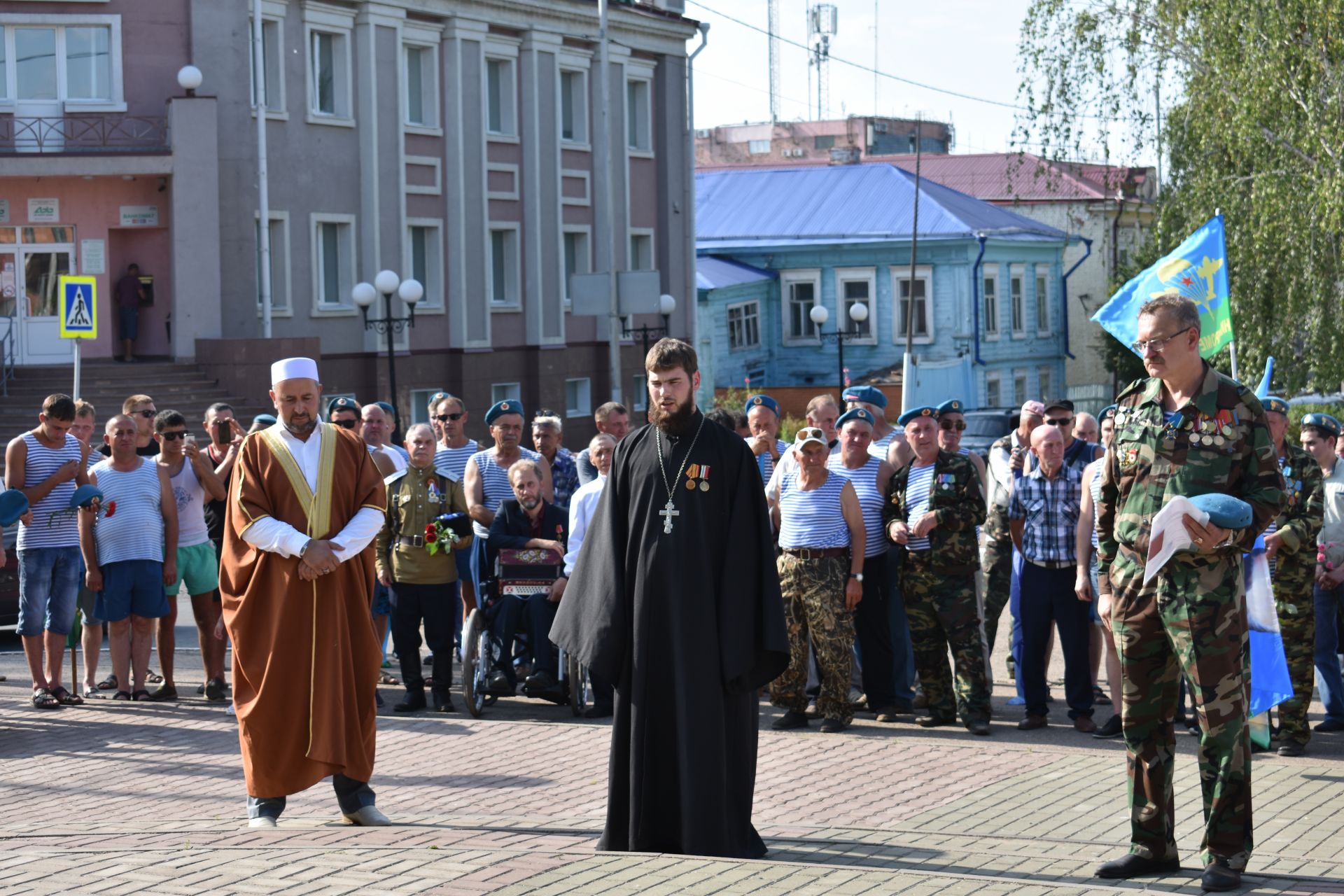 В Чистополе прошел митинг, посвященный дню ВДВ (фоторепортаж)