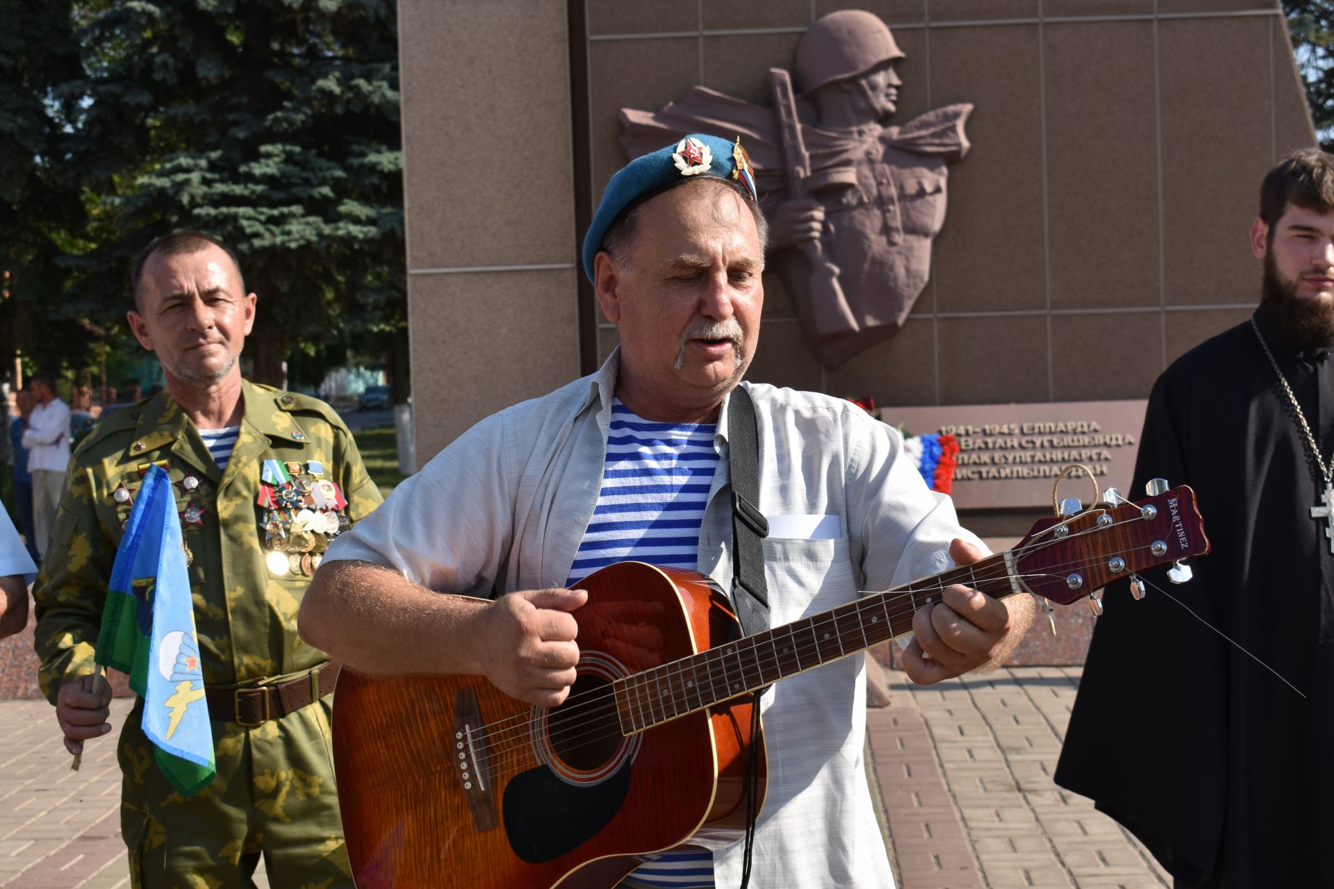 В Чистополе прошел митинг, посвященный дню ВДВ (фоторепортаж)