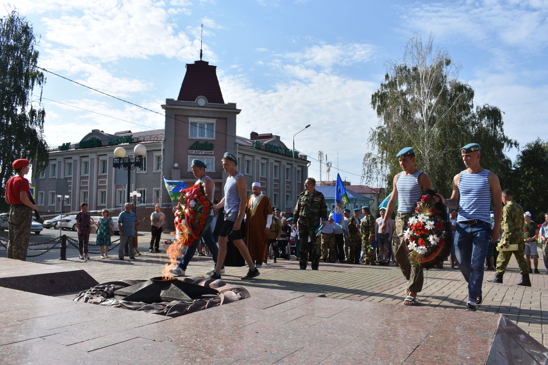 В Чистополе прошел митинг, посвященный дню ВДВ (фоторепортаж)