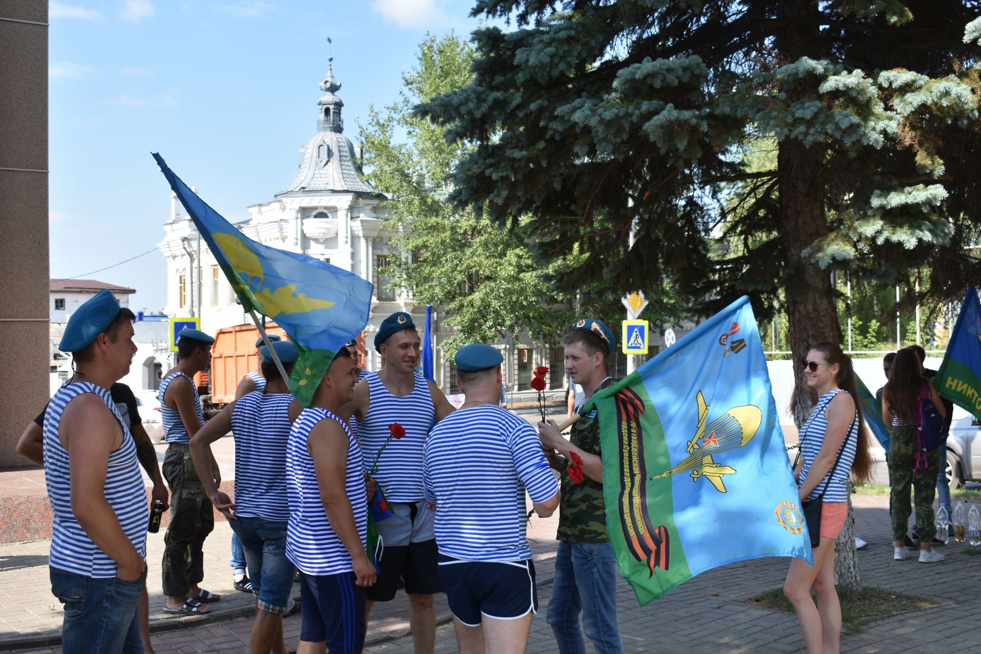 В Чистополе прошел митинг, посвященный дню ВДВ (фоторепортаж)