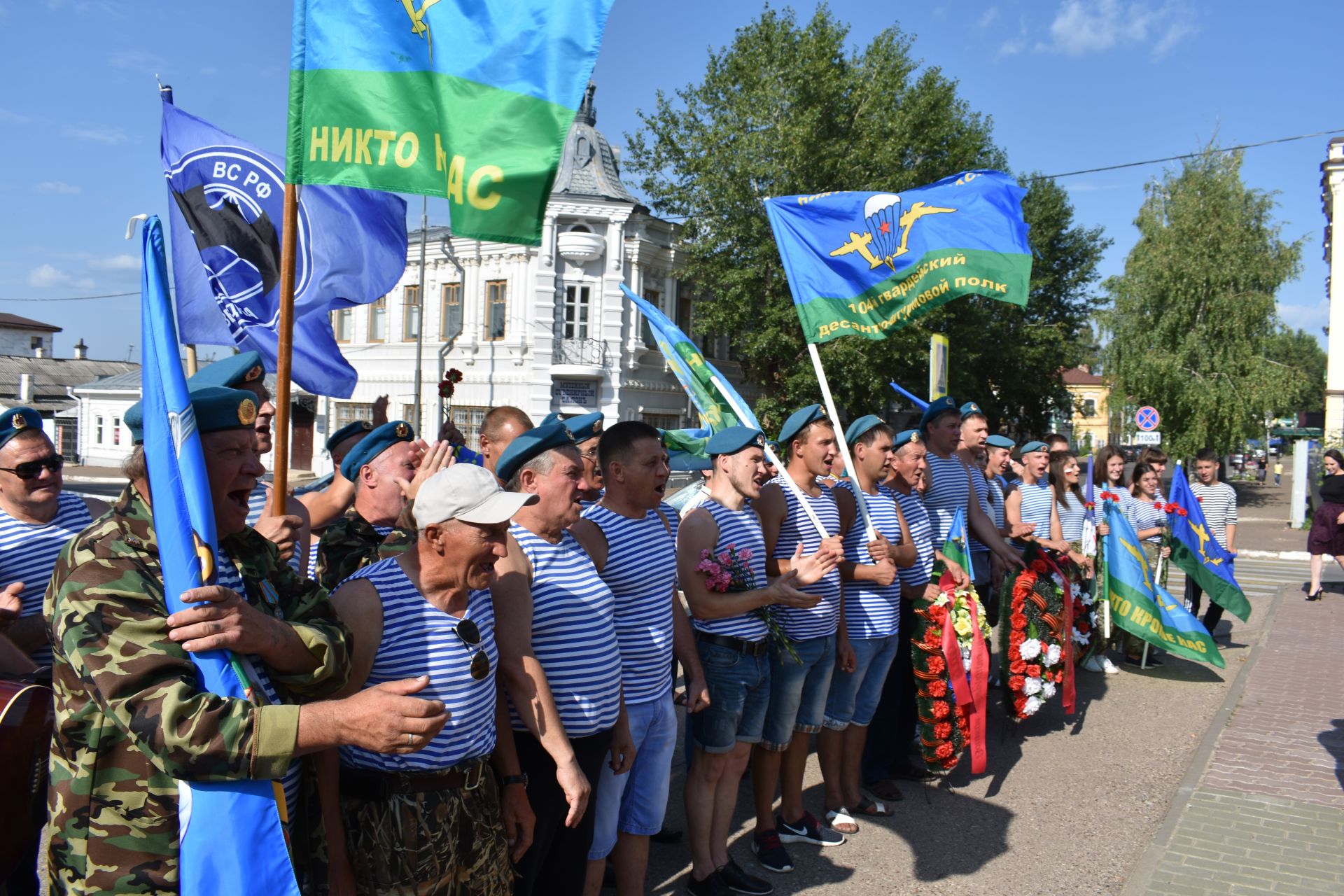 В Чистополе прошел митинг, посвященный дню ВДВ (фоторепортаж)