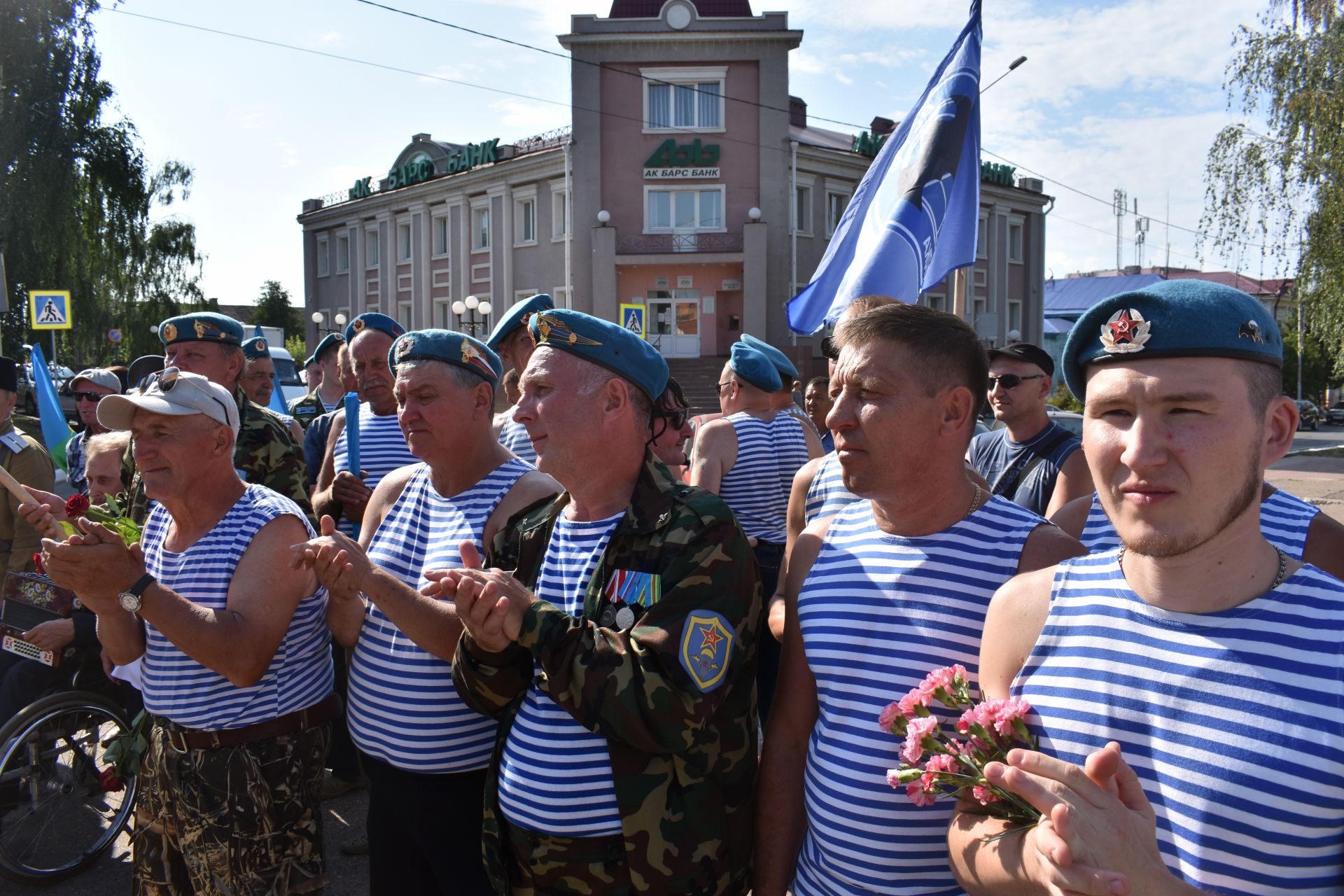 В Чистополе прошел митинг, посвященный дню ВДВ (фоторепортаж)