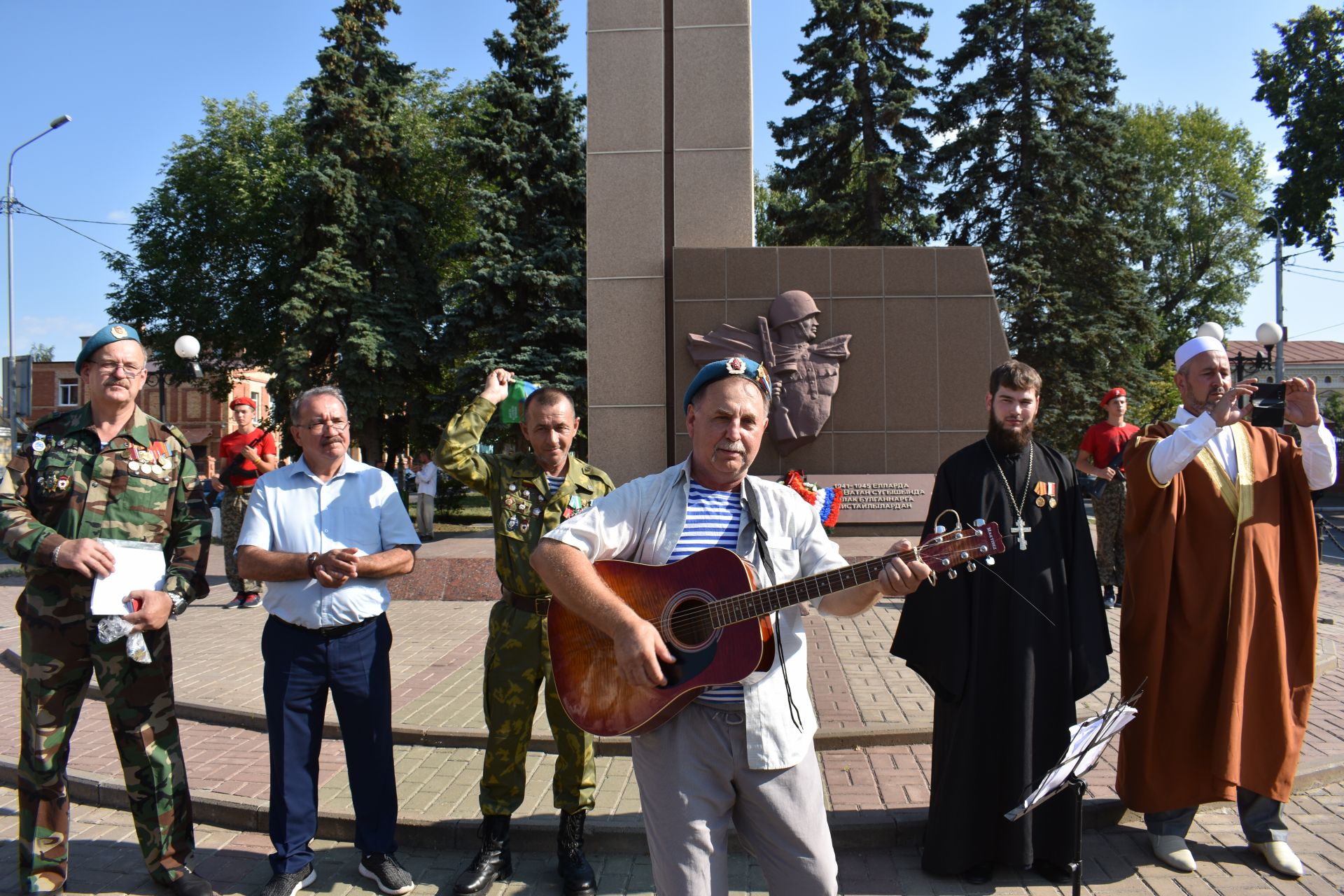 В Чистополе прошел митинг, посвященный дню ВДВ (фоторепортаж)