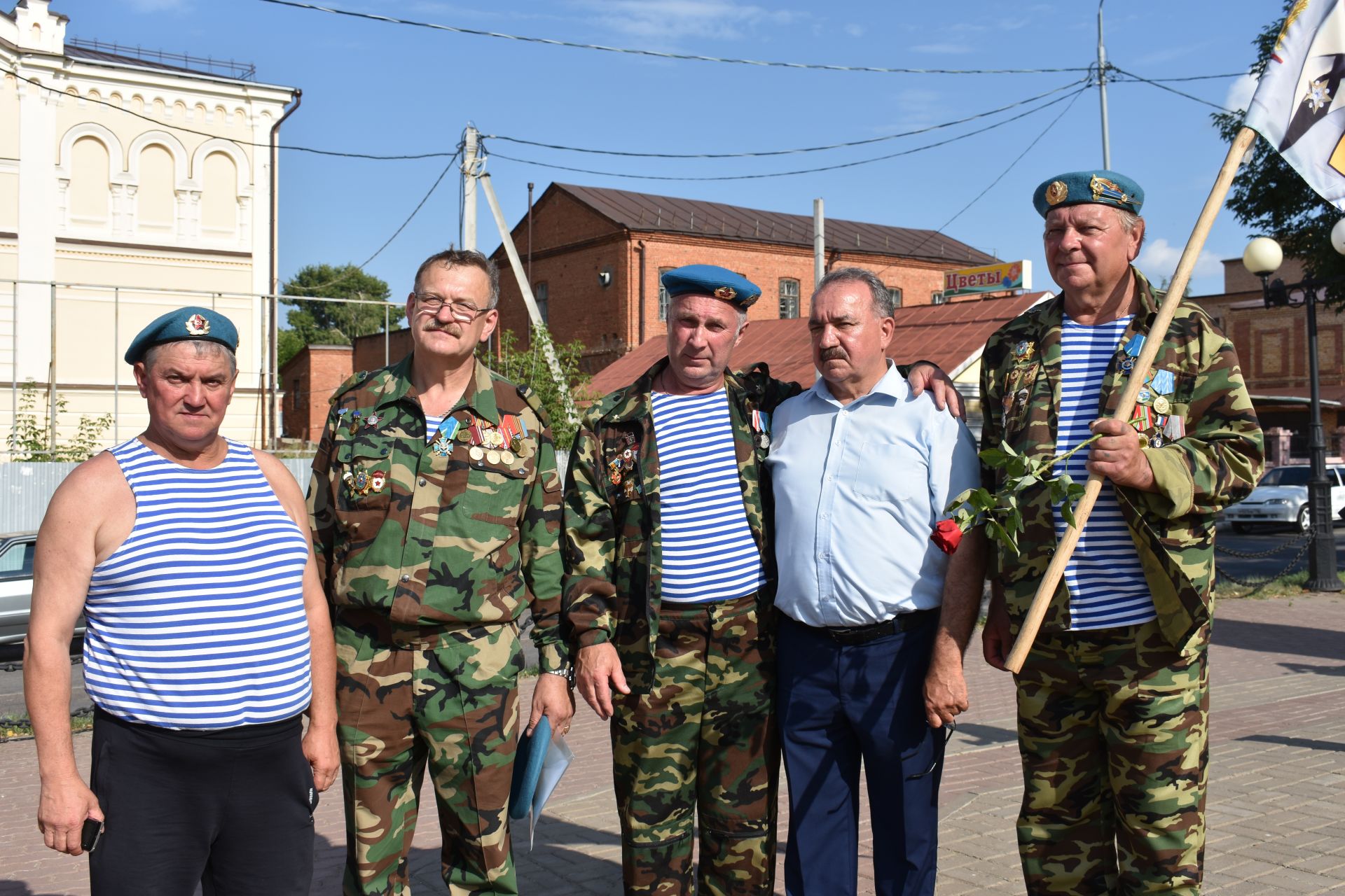 В Чистополе прошел митинг, посвященный дню ВДВ (фоторепортаж)