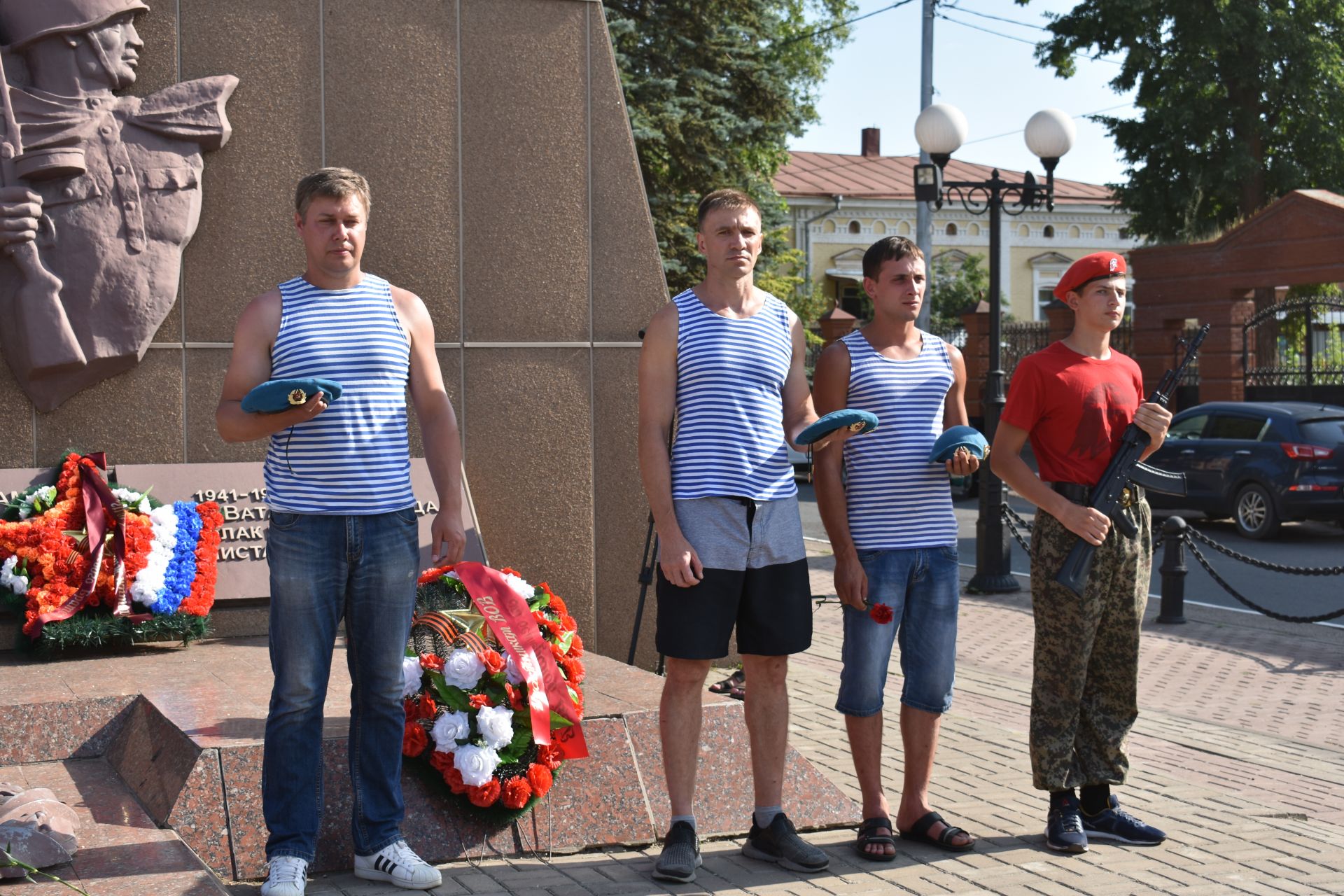 В Чистополе прошел митинг, посвященный дню ВДВ (фоторепортаж)