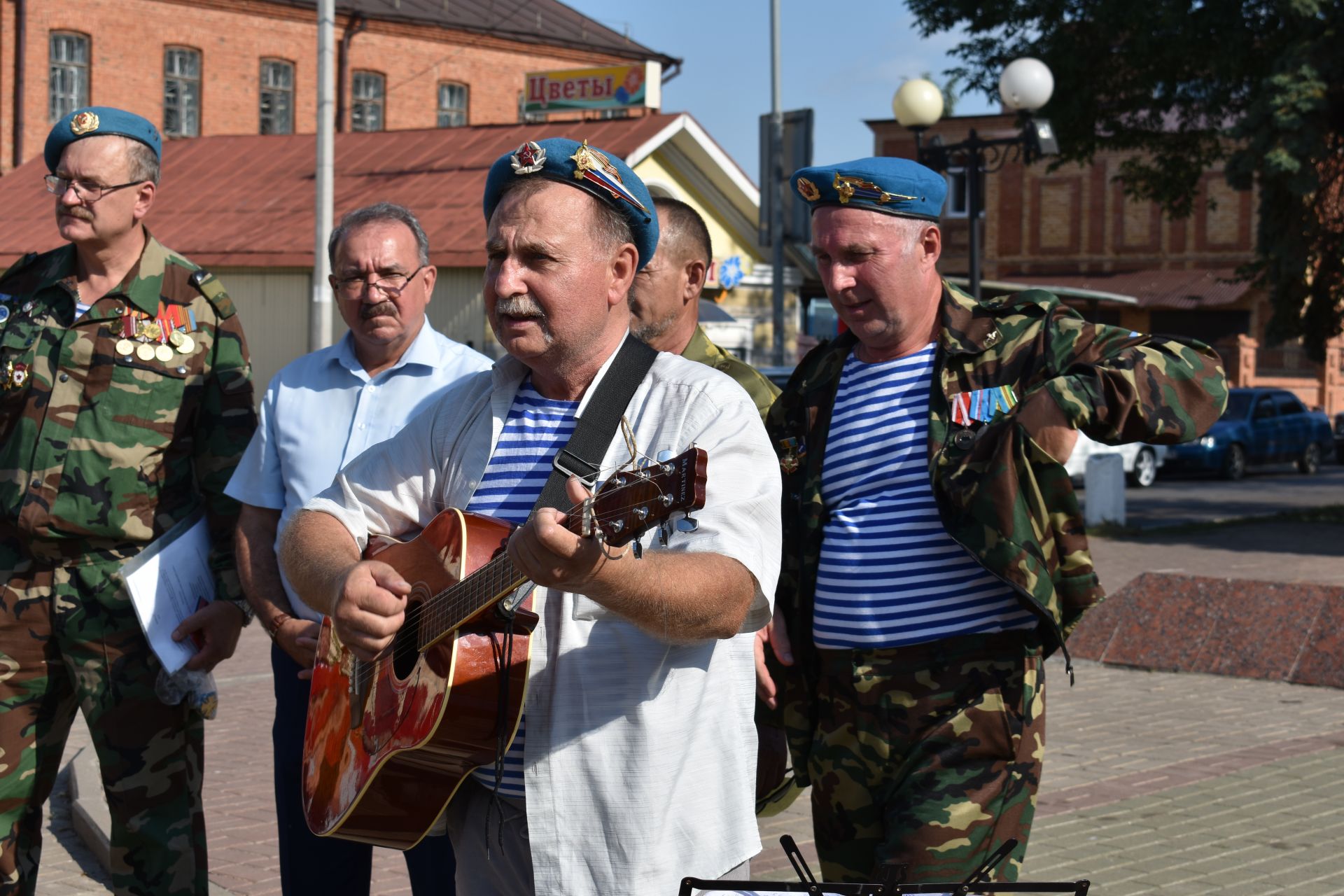 В Чистополе прошел митинг, посвященный дню ВДВ (фоторепортаж)