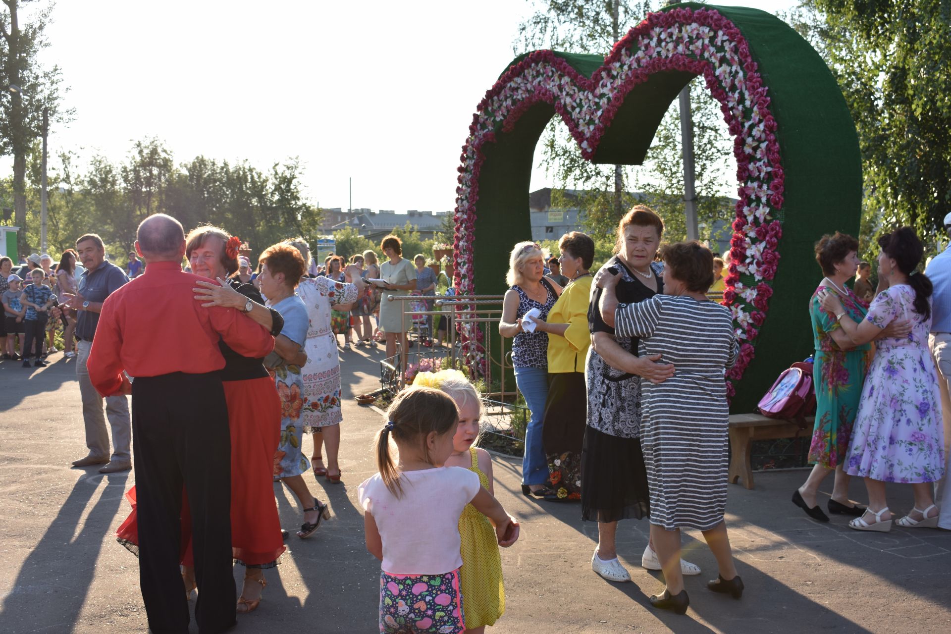 В Чистополе прошел праздник цветов (фоторепортаж)