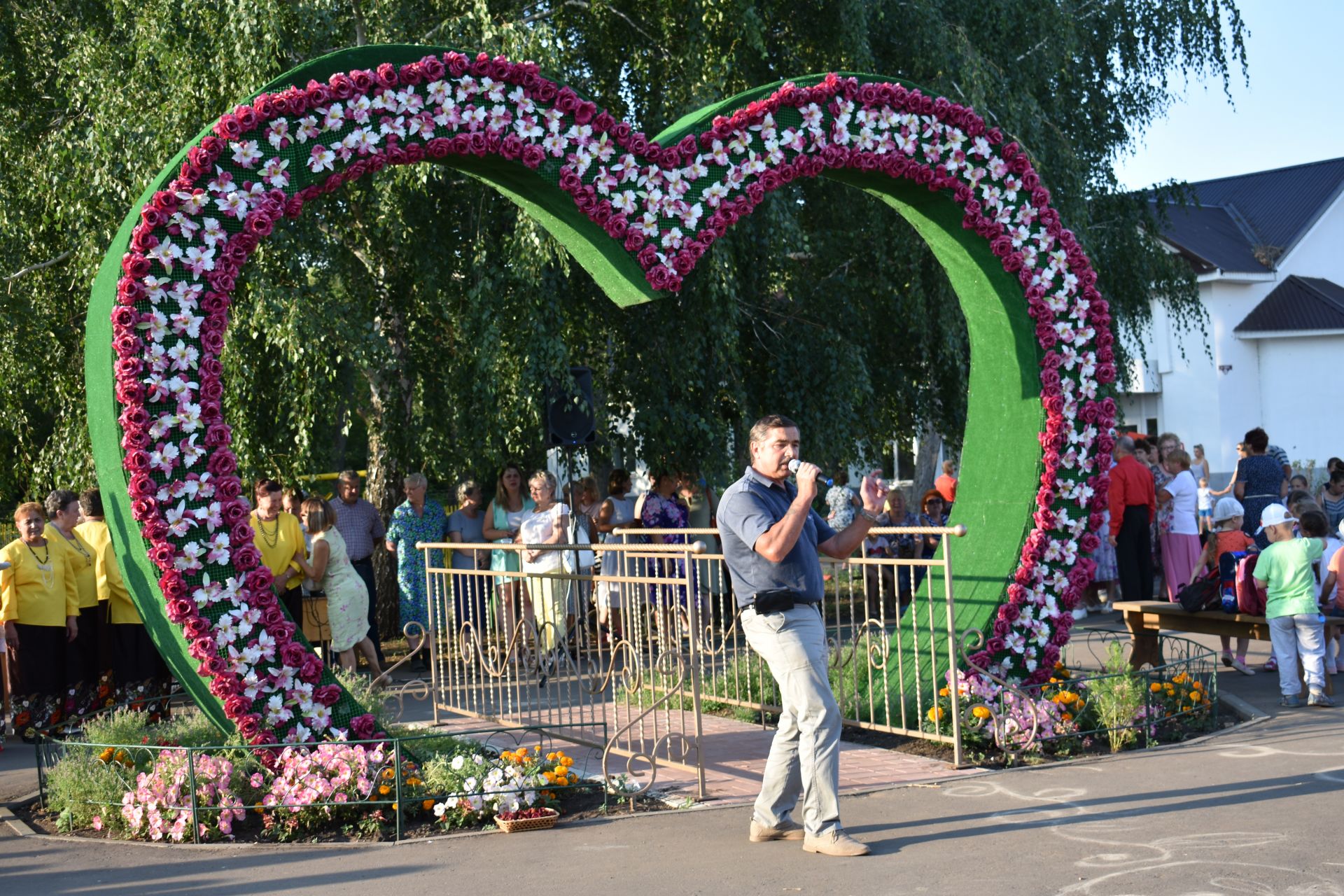 В Чистополе прошел праздник цветов (фоторепортаж)