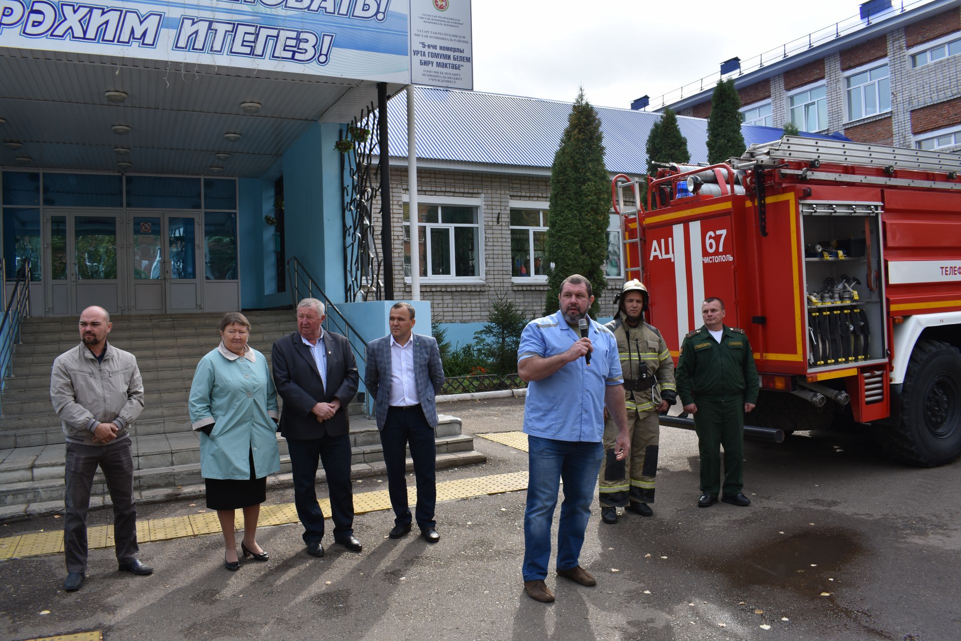 К двум школам Чистополя подъехали машины пожарной и скорой помощи. Что случилось?