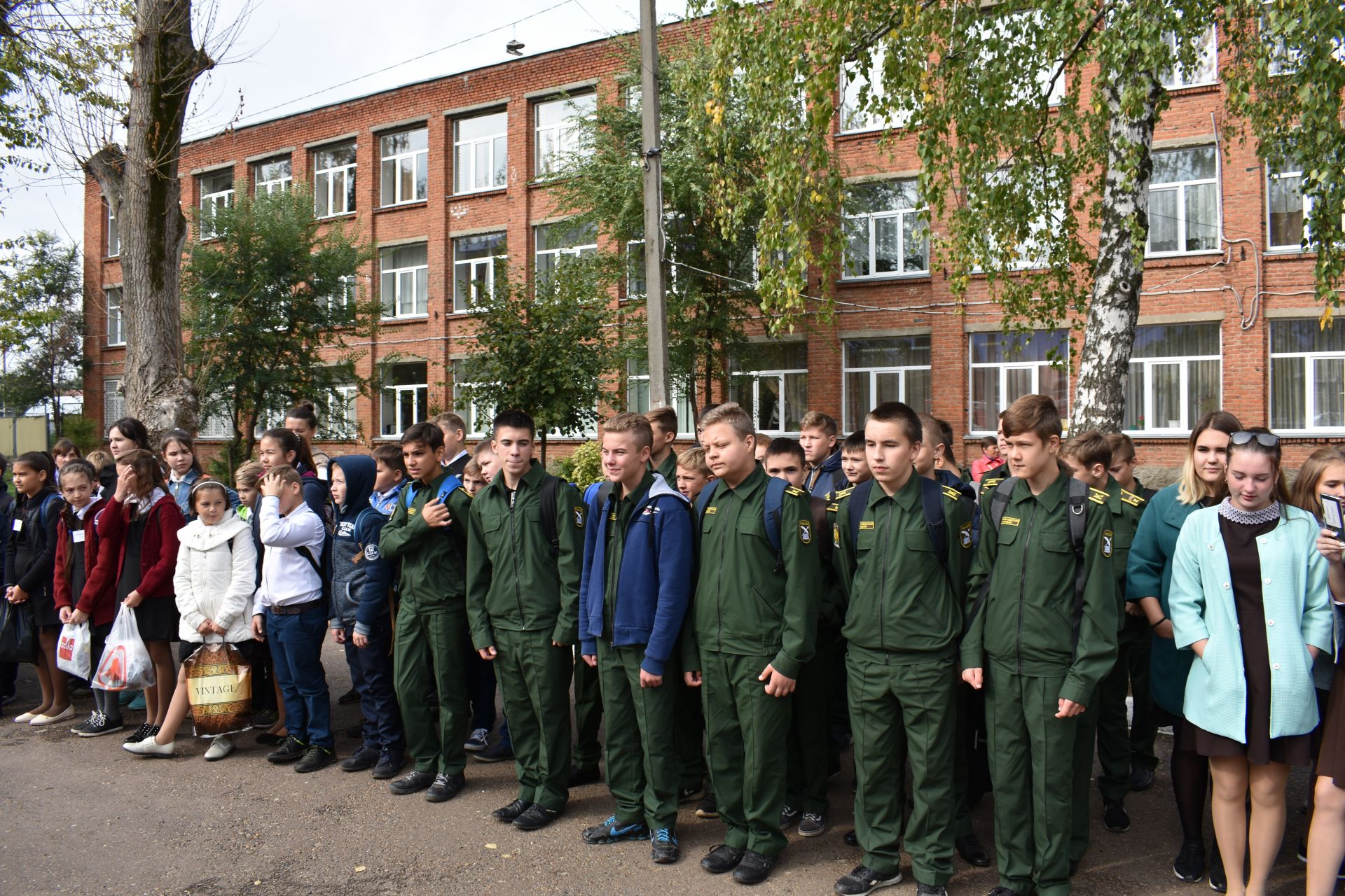 К двум школам Чистополя подъехали машины пожарной и скорой помощи. Что случилось?