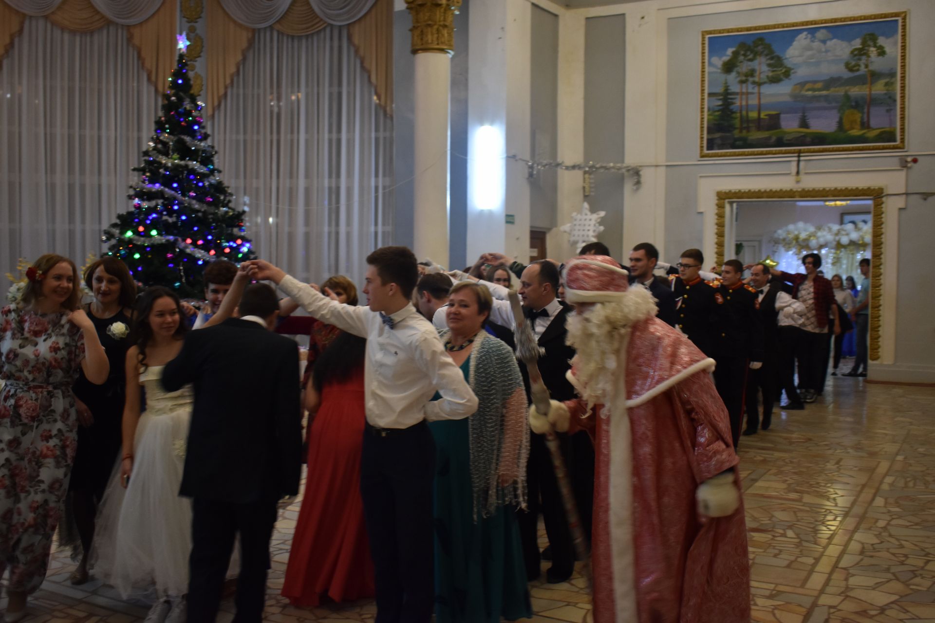 В Чистополе состоялся Рождественский бал (фоторепортаж)