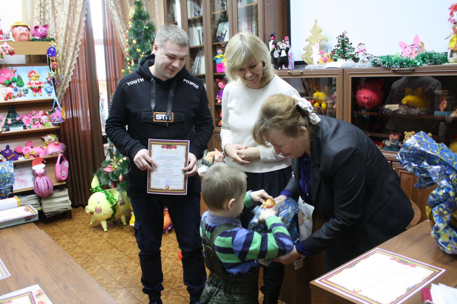 В Чистопольской библиотеке чествовали победителей  конкурса  (фоторепортаж)