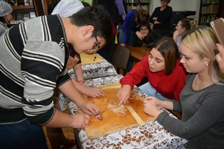 Сами готовили лапшу: День татарской кухни в чистопольской библиотеке