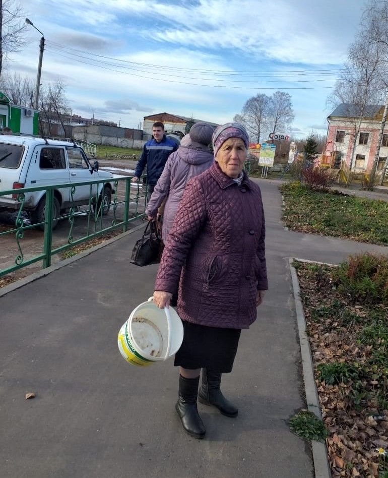 Жители одного из микрорайонов Чистополя своими силами облагораживают сквер