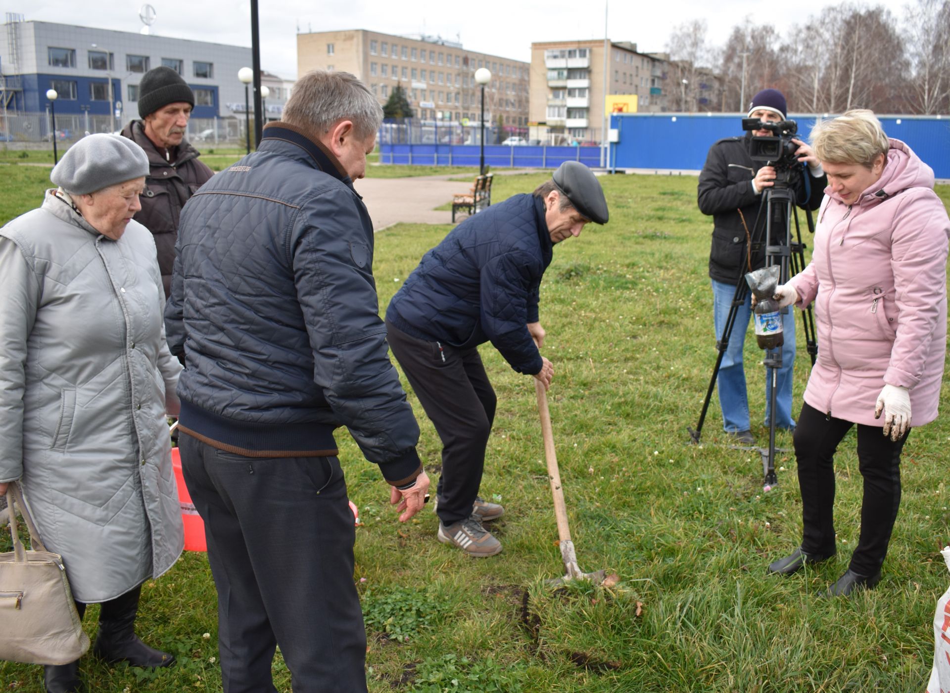 В Чистополе ветераны спорта посадили каштаны (ФОТОРЕПОРТАЖ)