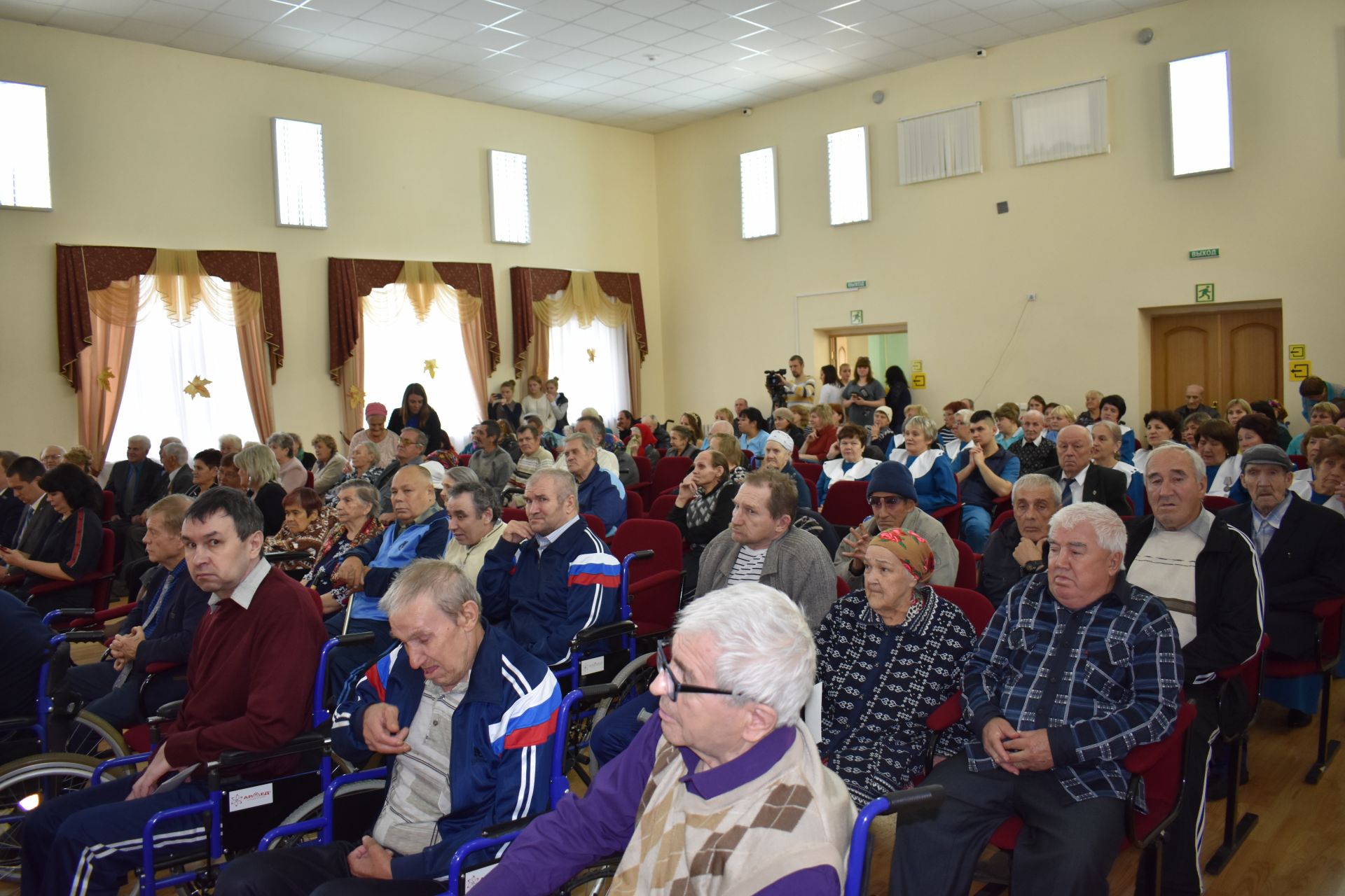 День добра и уважения: для пожилых чистопольцев организовали праздничный концерт