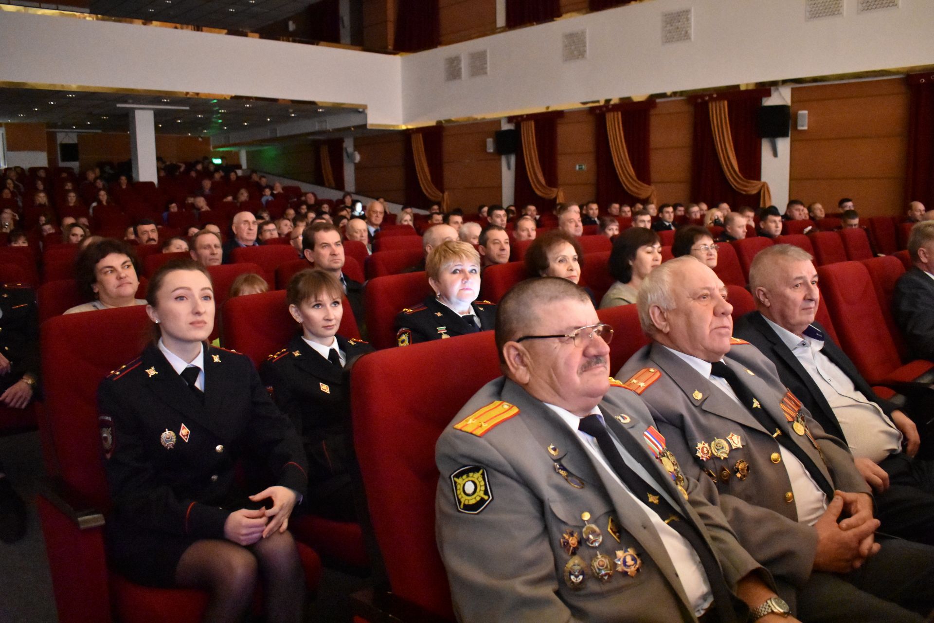 Чистопольские полицейские принимали поздравления