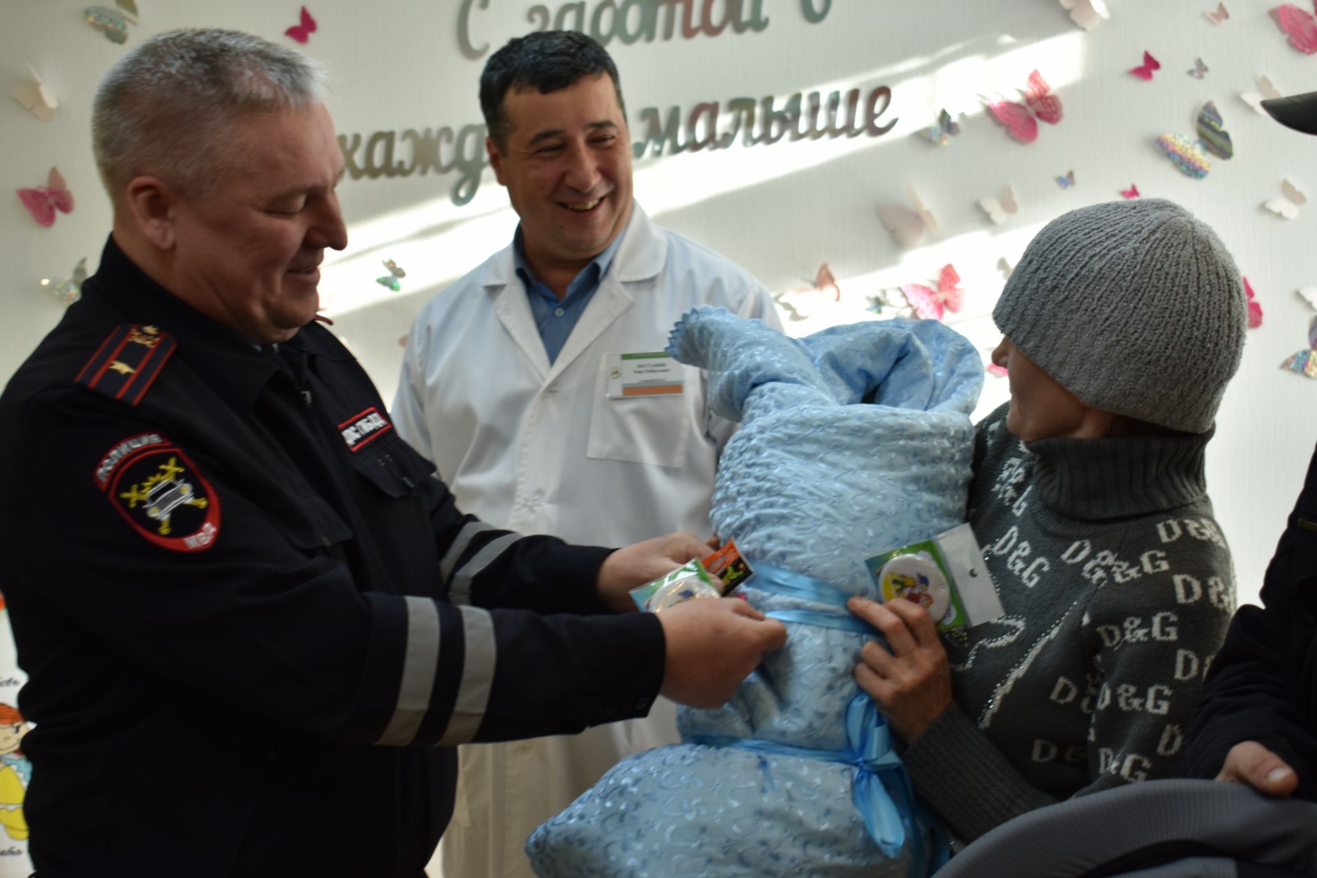 В Чистополе молодой маме вручили автолюльку