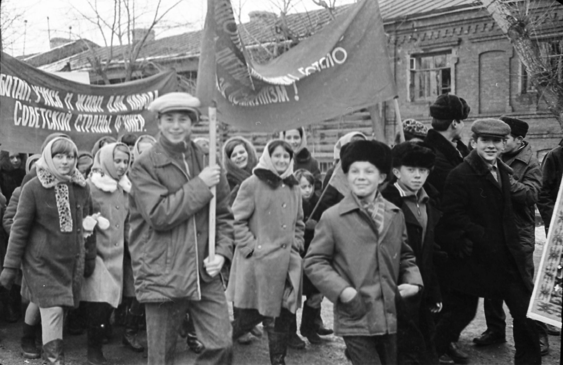 Демонстрация 7 ноября 1973 года в Чистополе: исторический ФОТОРЕПОРТАЖ