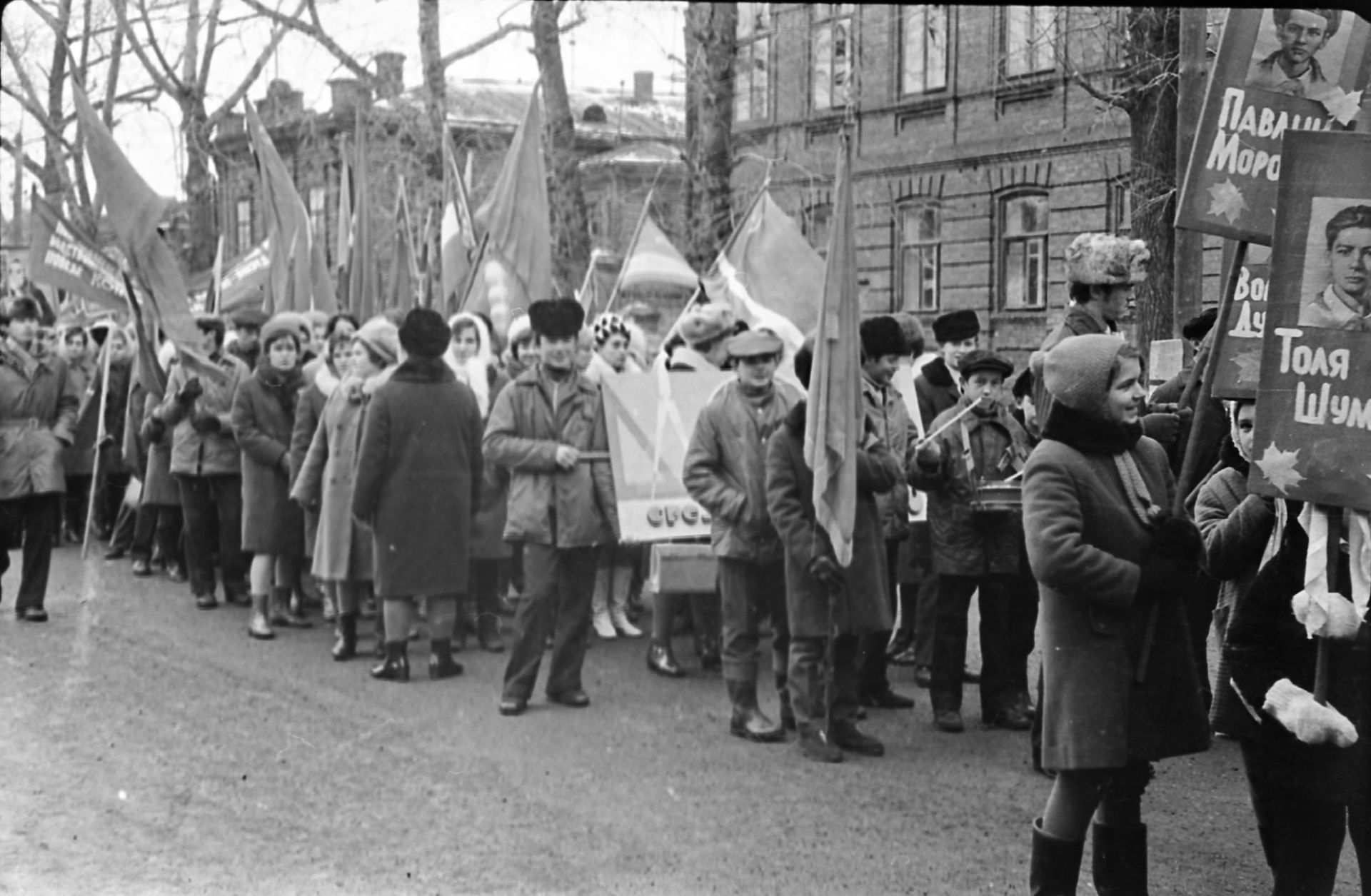 Демонстрация 7 ноября 1973 года в Чистополе: исторический ФОТОРЕПОРТАЖ