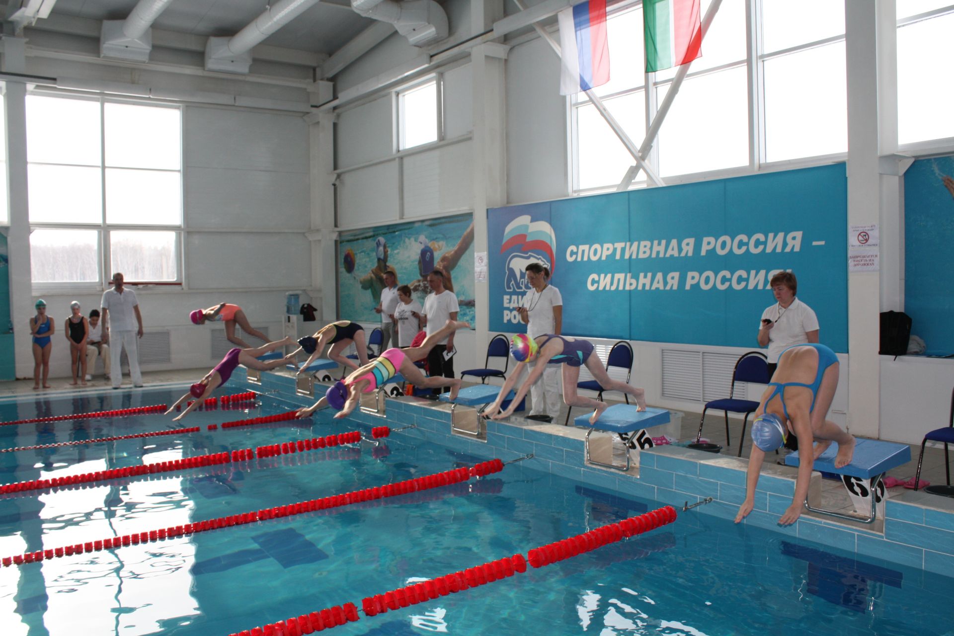 В Чистополе проходит турнир по плаванию «Лидер Закамья» (фоторепортаж)