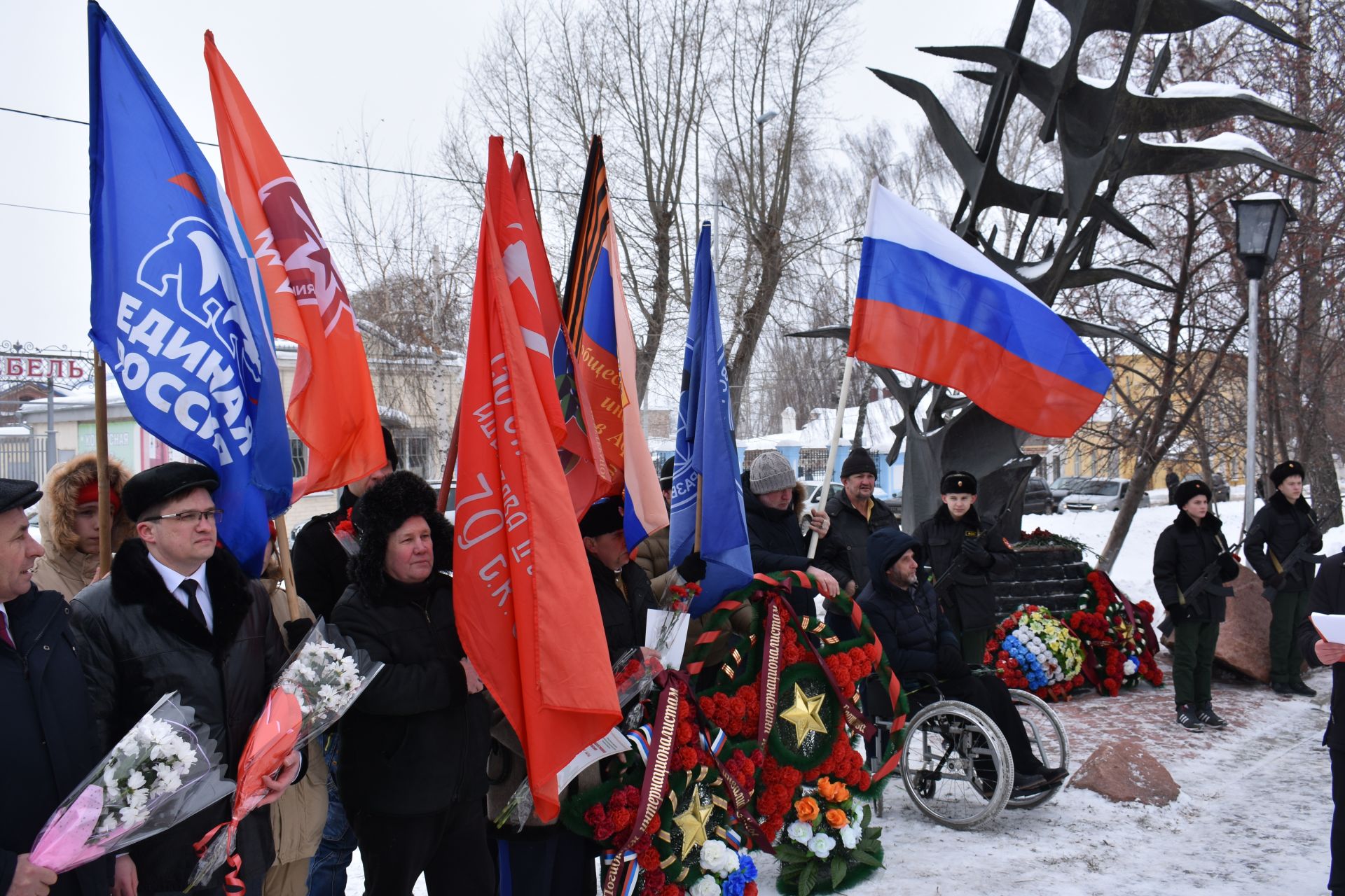 В Чистополе почтили память погибших солдат в Афганистане (фоторепортаж)