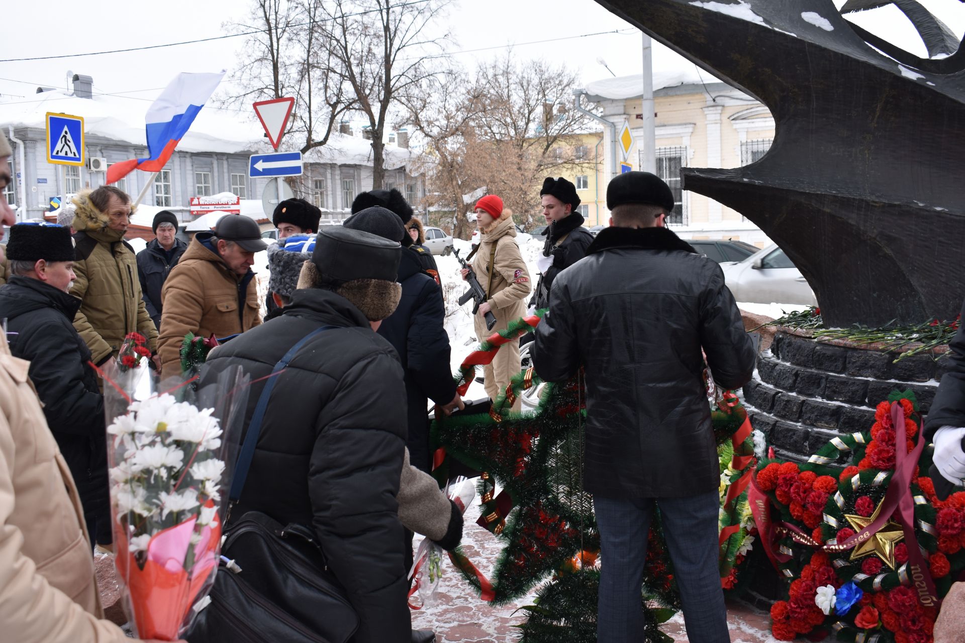 В Чистополе почтили память погибших солдат в Афганистане (фоторепортаж)