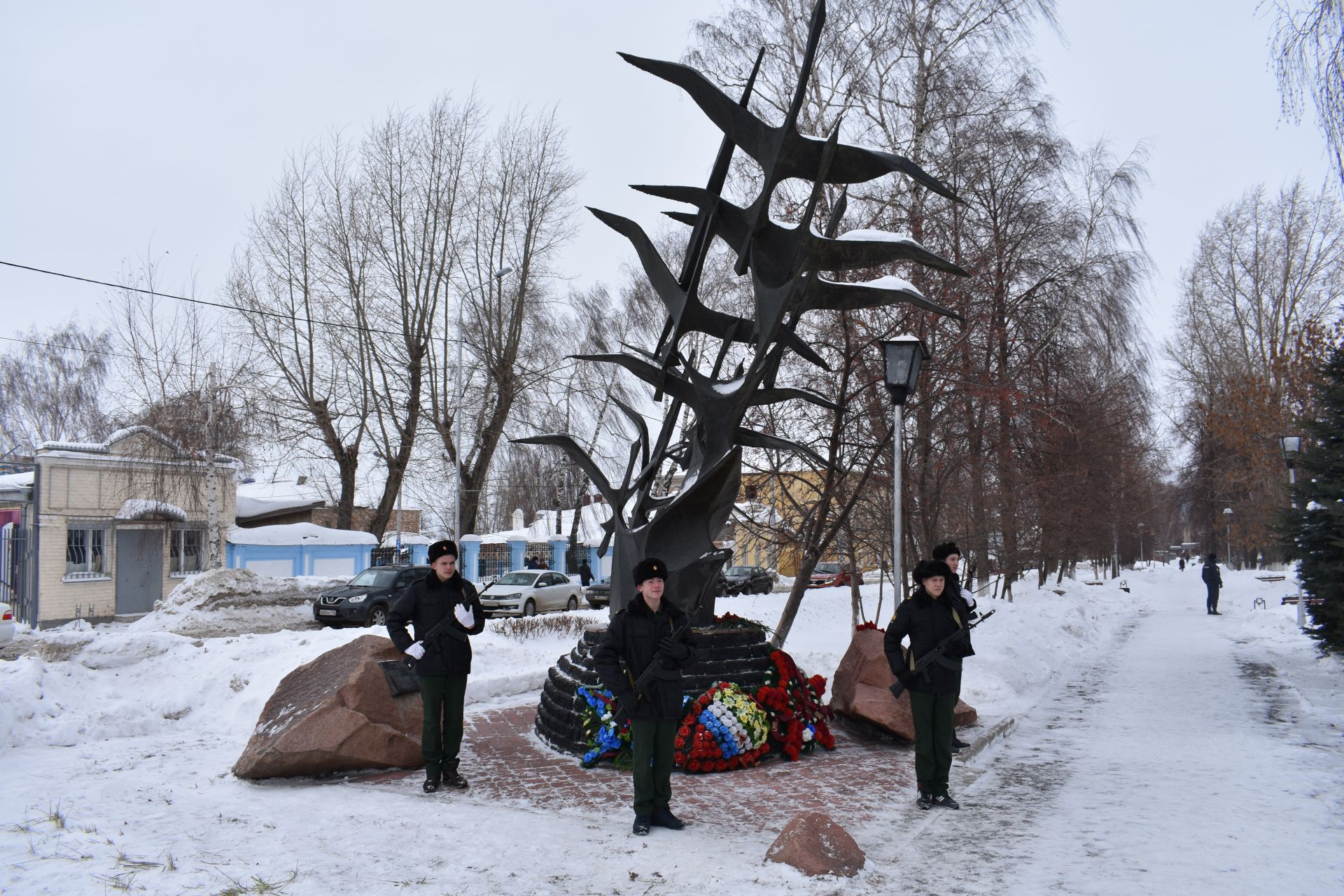 В Чистополе почтили память погибших солдат в Афганистане (фоторепортаж)