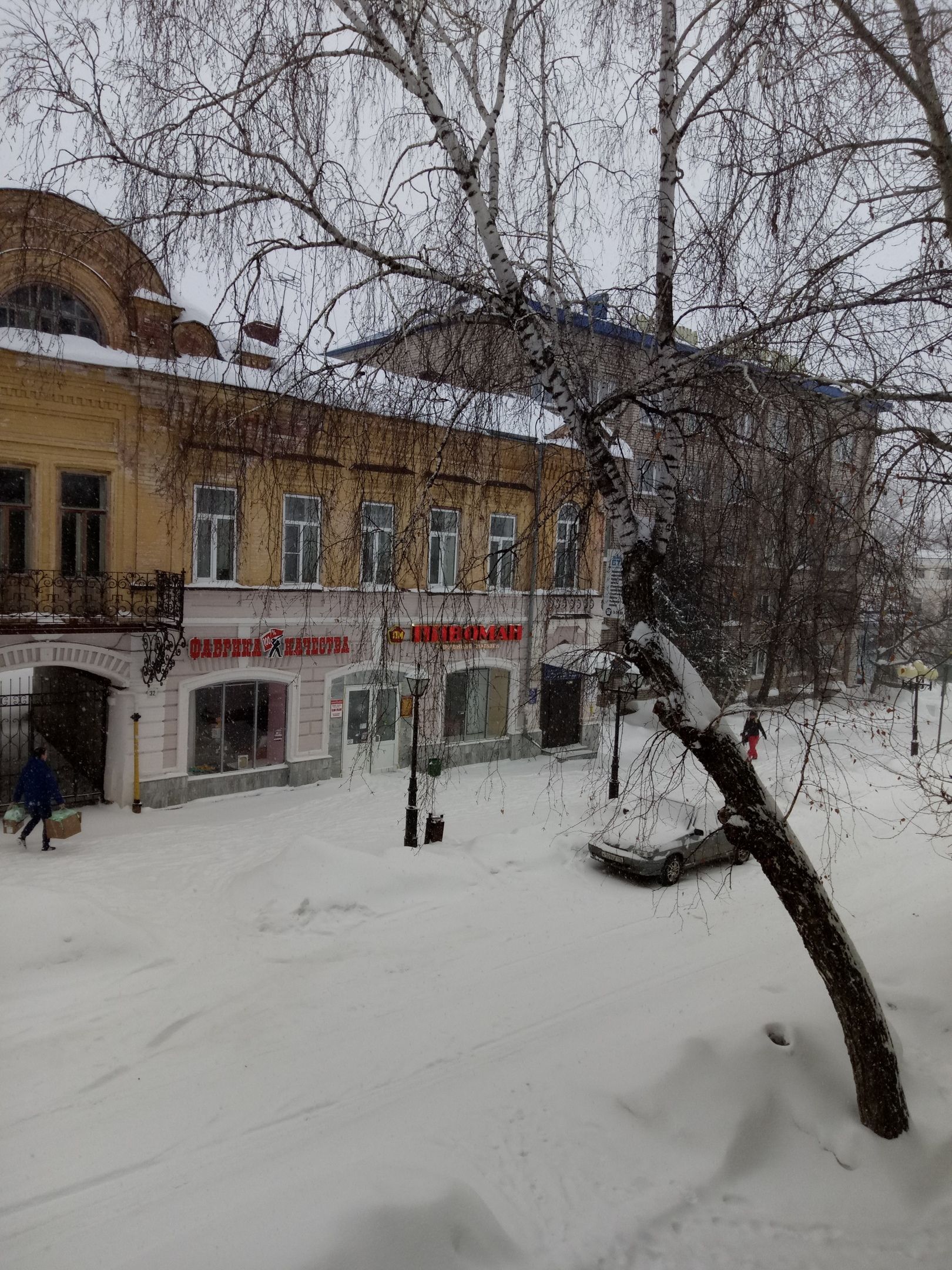 А в Чистополе кружится снег