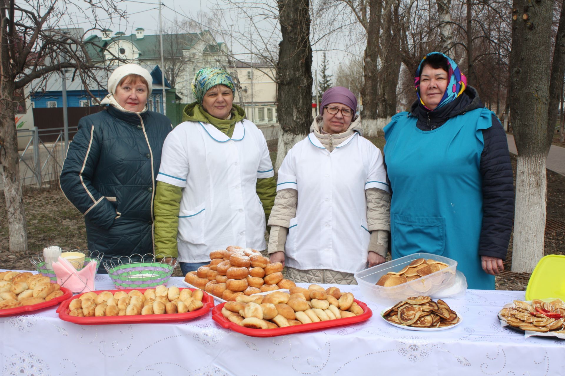 Чистопольцы вышли на общегородской субботник (фоторепортаж)