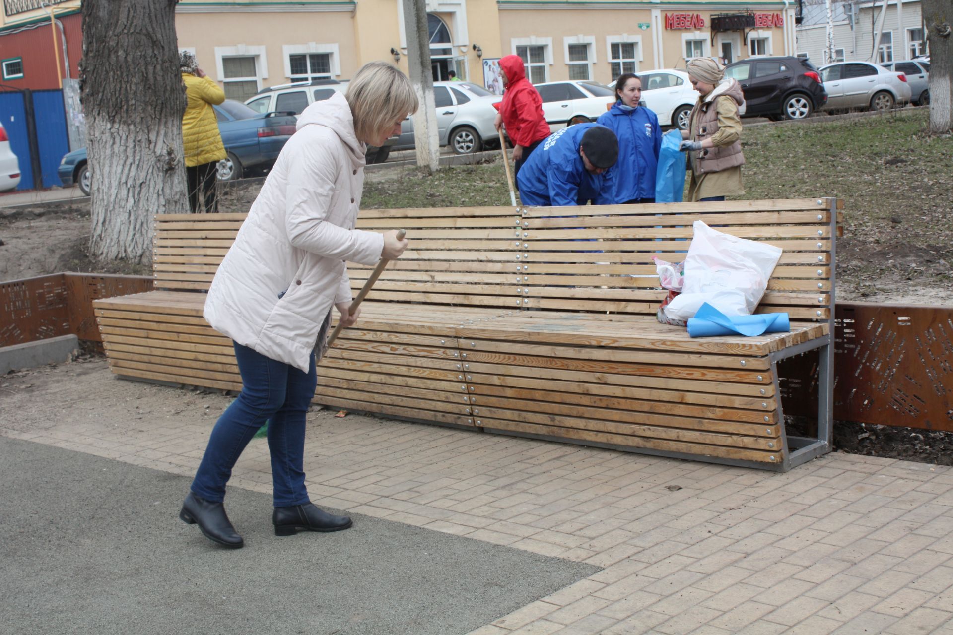 Чистопольцы вышли на общегородской субботник (фоторепортаж)