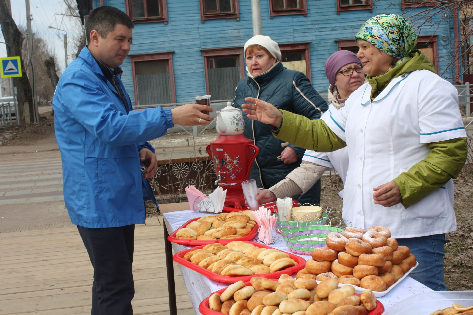 Чистопольцы вышли на общегородской субботник (фоторепортаж)