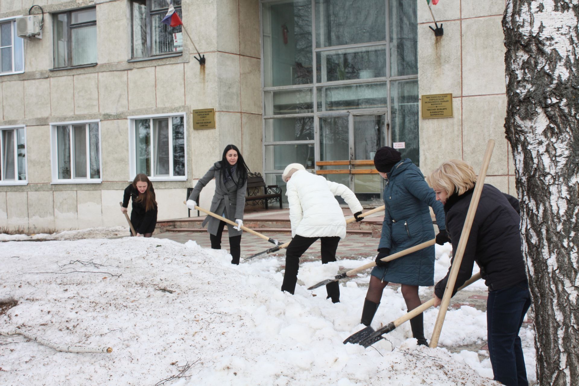 В Чистополе стартовал двухмесячник по санитарной очистке (фоторепортаж)