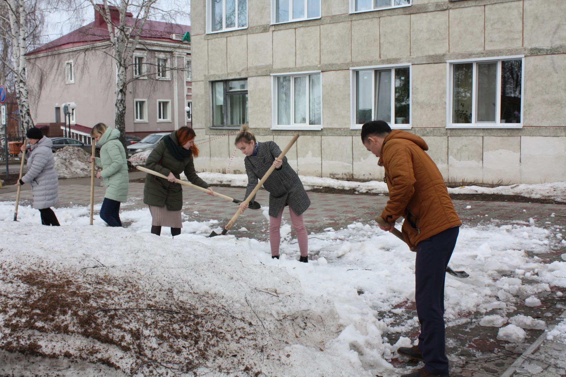 В Чистополе стартовал двухмесячник по санитарной очистке (фоторепортаж)