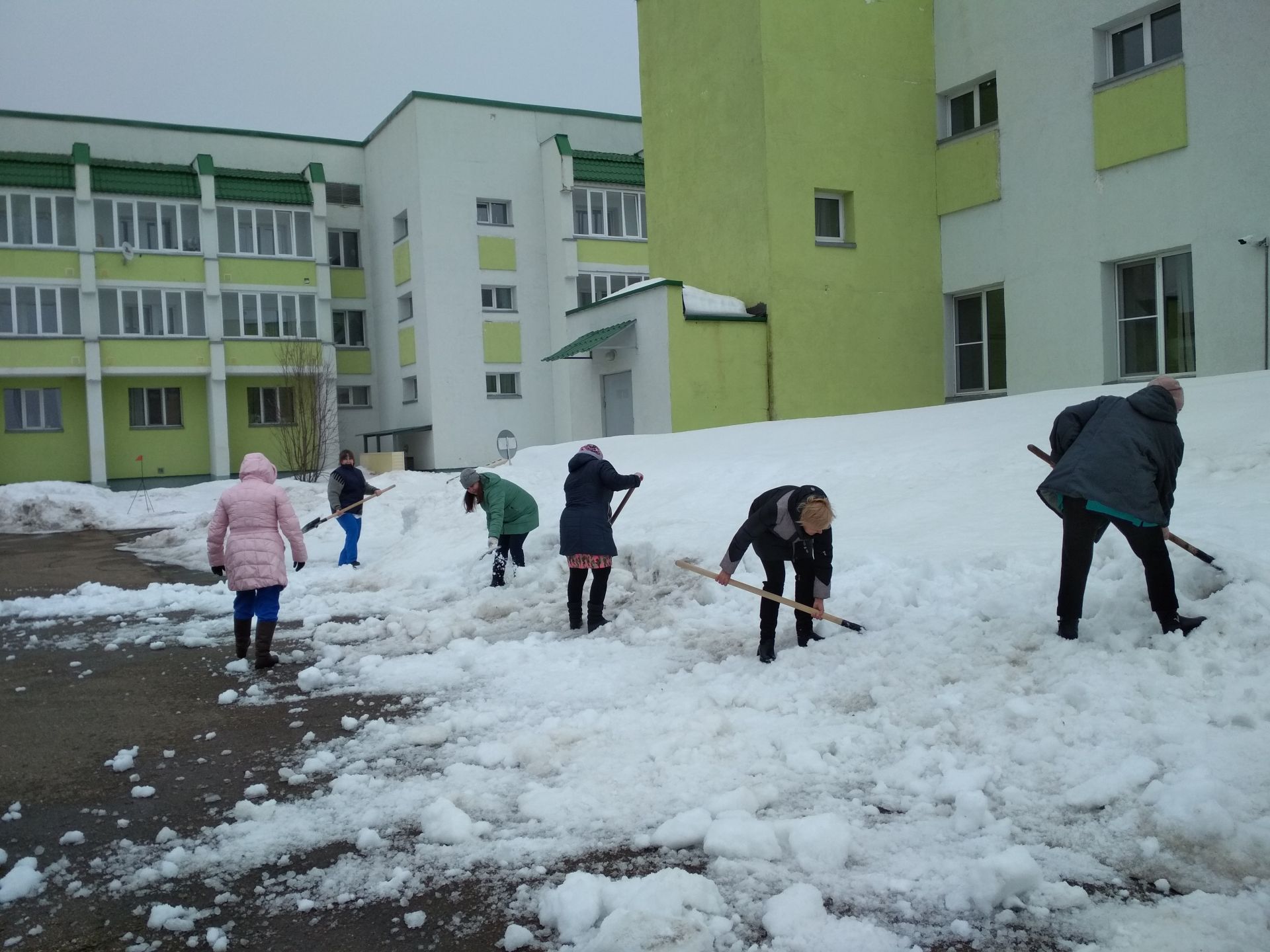 В Чистополе стартовал двухмесячник по санитарной очистке (фоторепортаж)