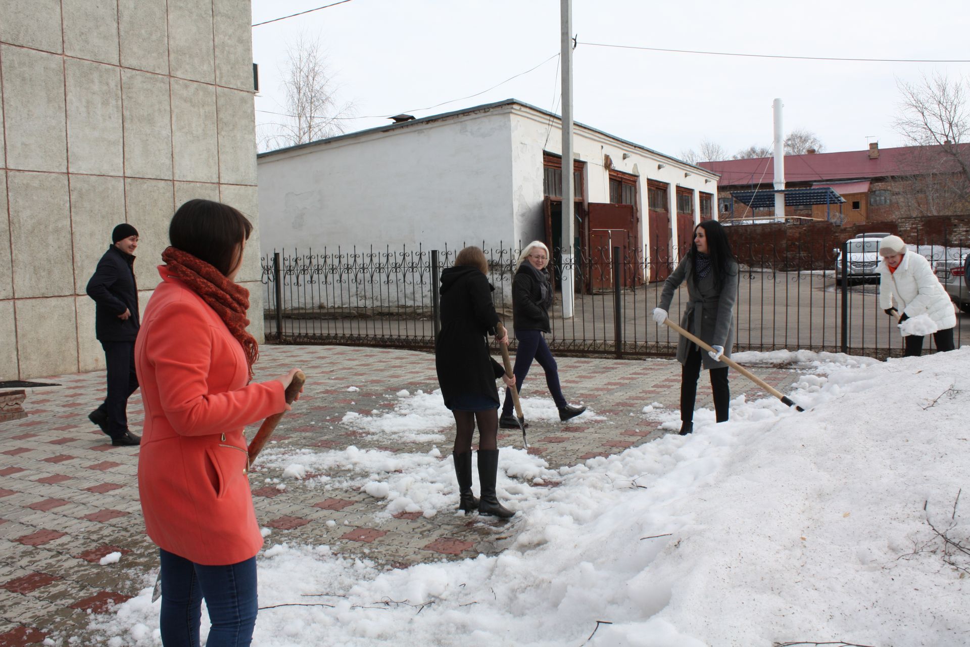 В Чистополе стартовал двухмесячник по санитарной очистке (фоторепортаж)