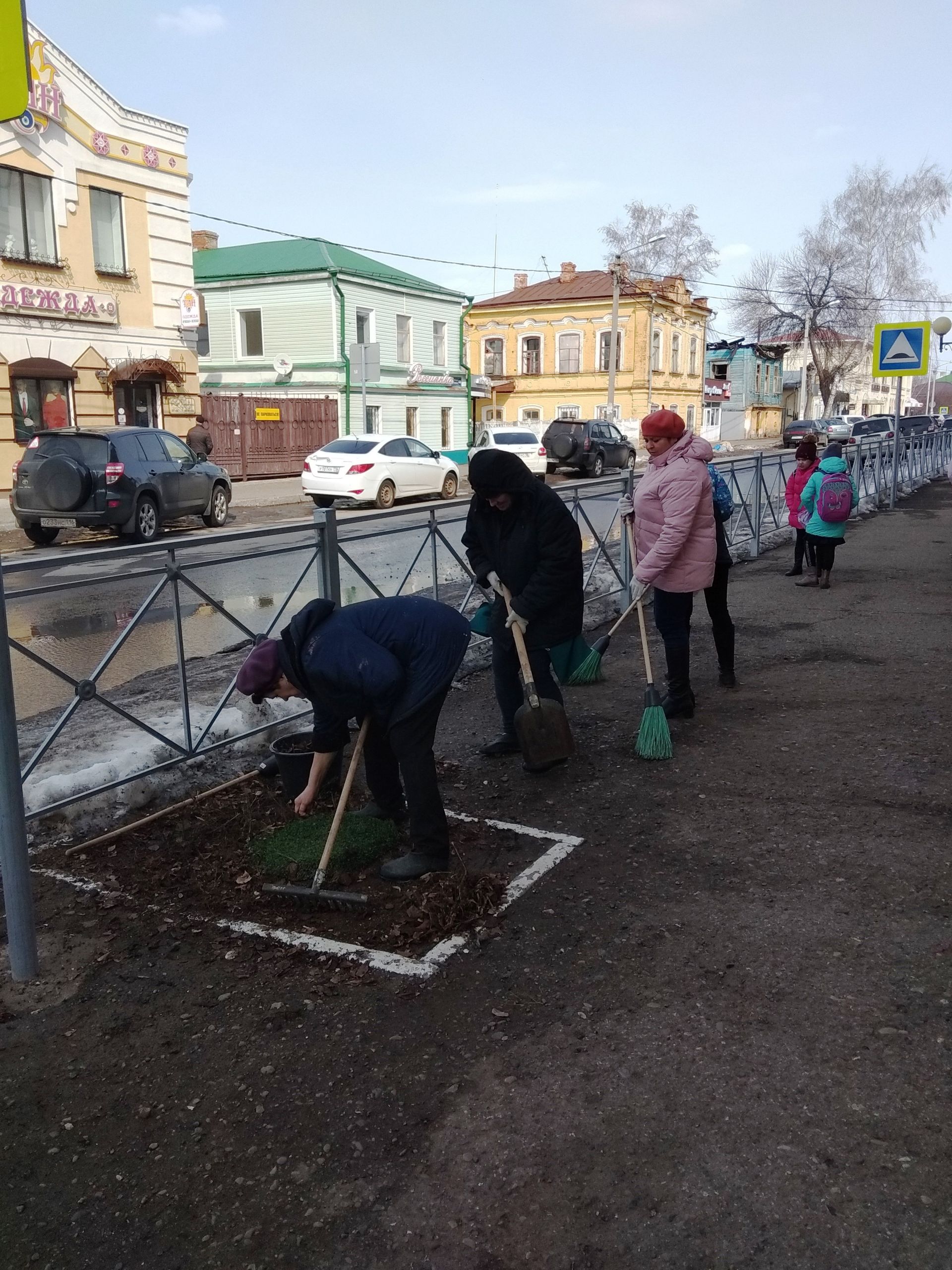 В Чистополе стартовал двухмесячник по санитарной очистке (фоторепортаж)