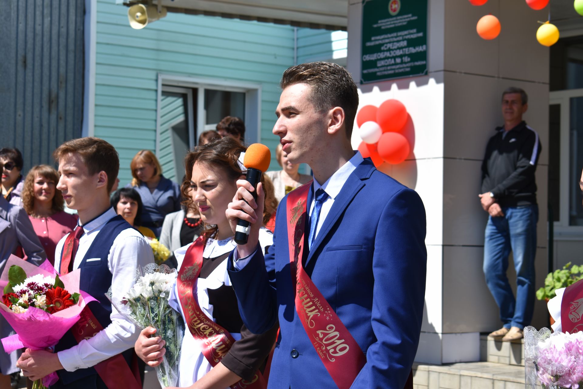 В чистопольских школах прозвенел последний звонок! (Фоторепортаж)