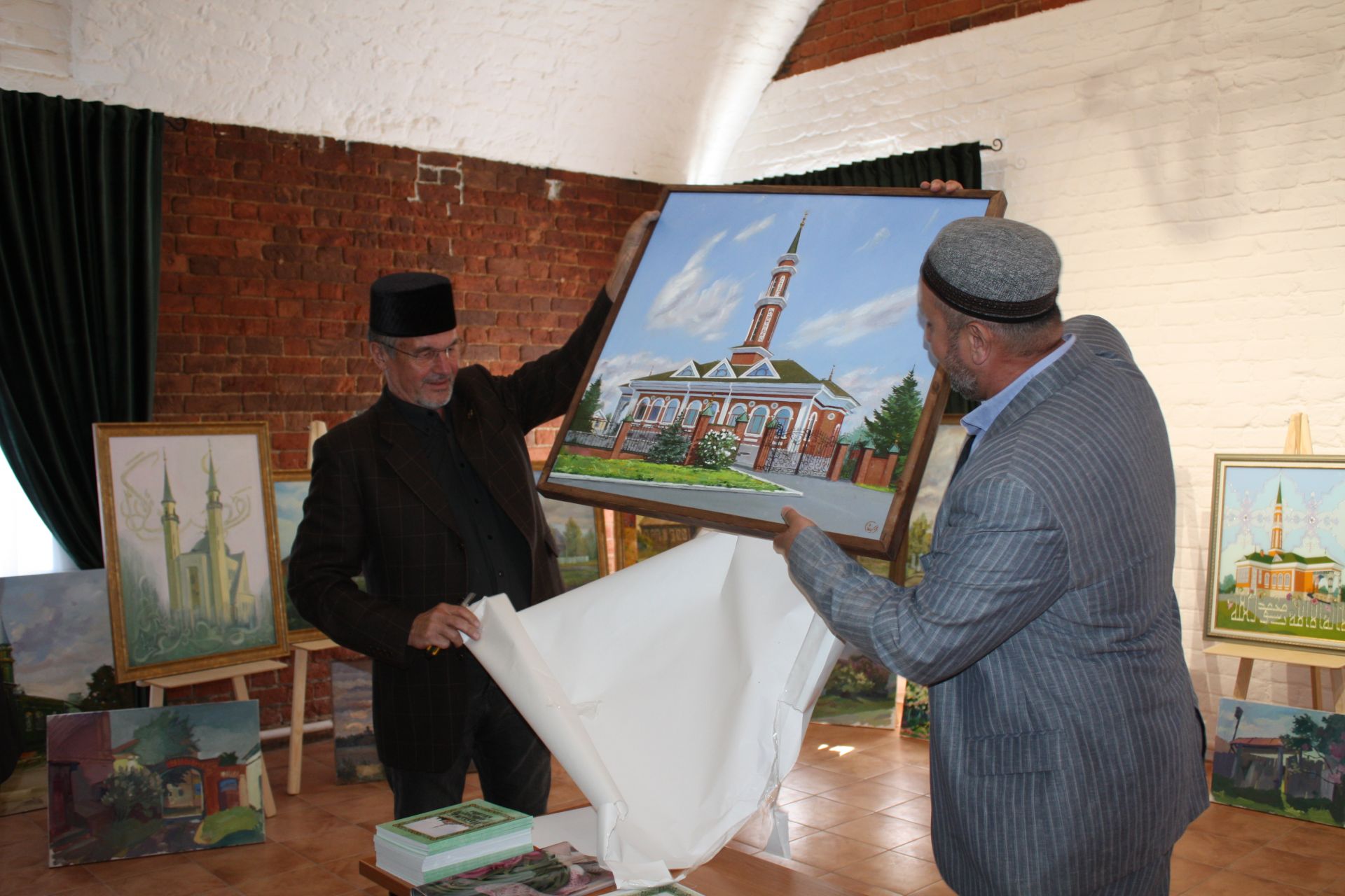 В Чистополе открылась уникальная художественная выставка (ФОТОРЕПОРТАЖ)