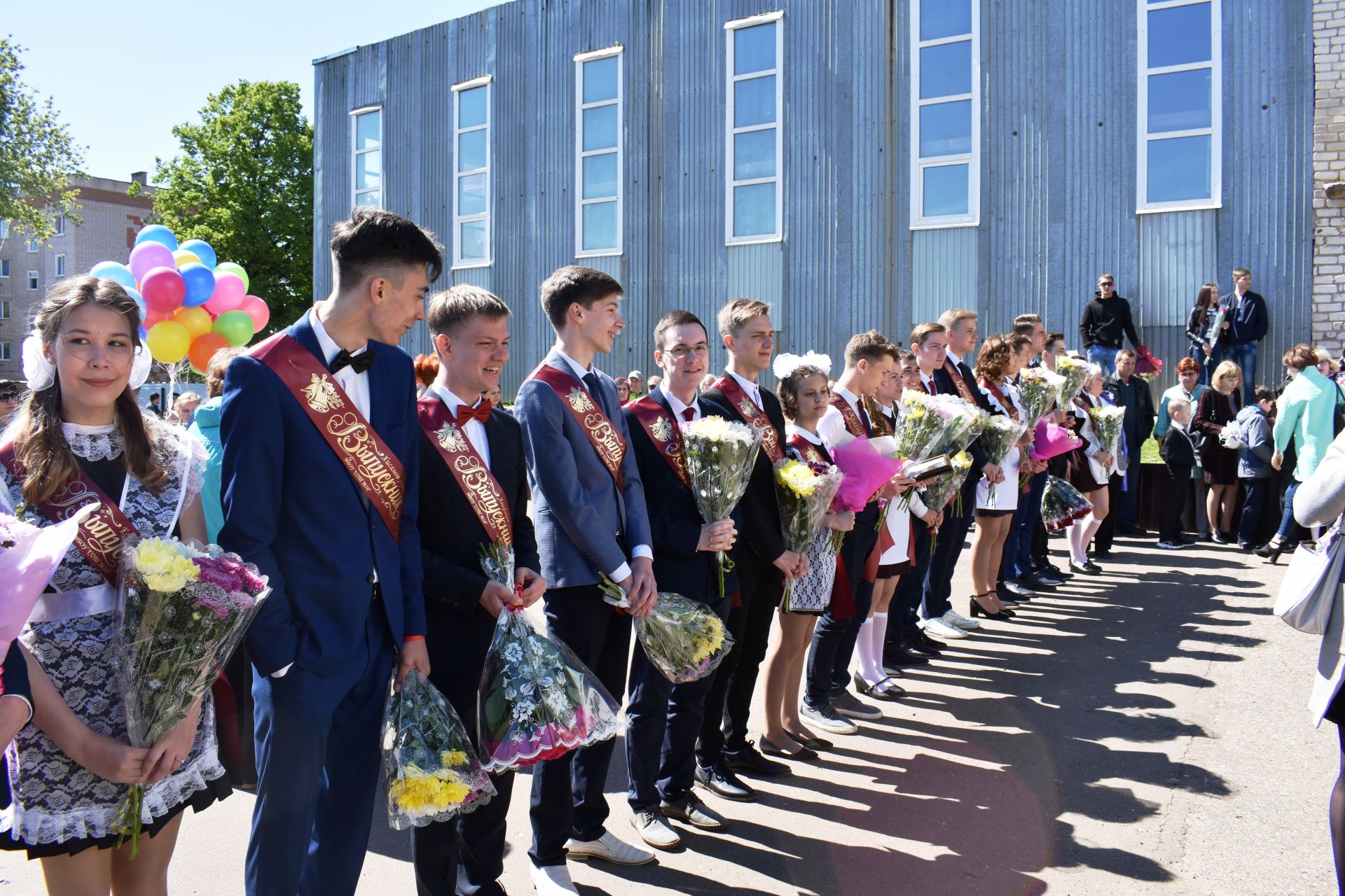 В чистопольских школах прозвенел последний звонок! (Фоторепортаж)