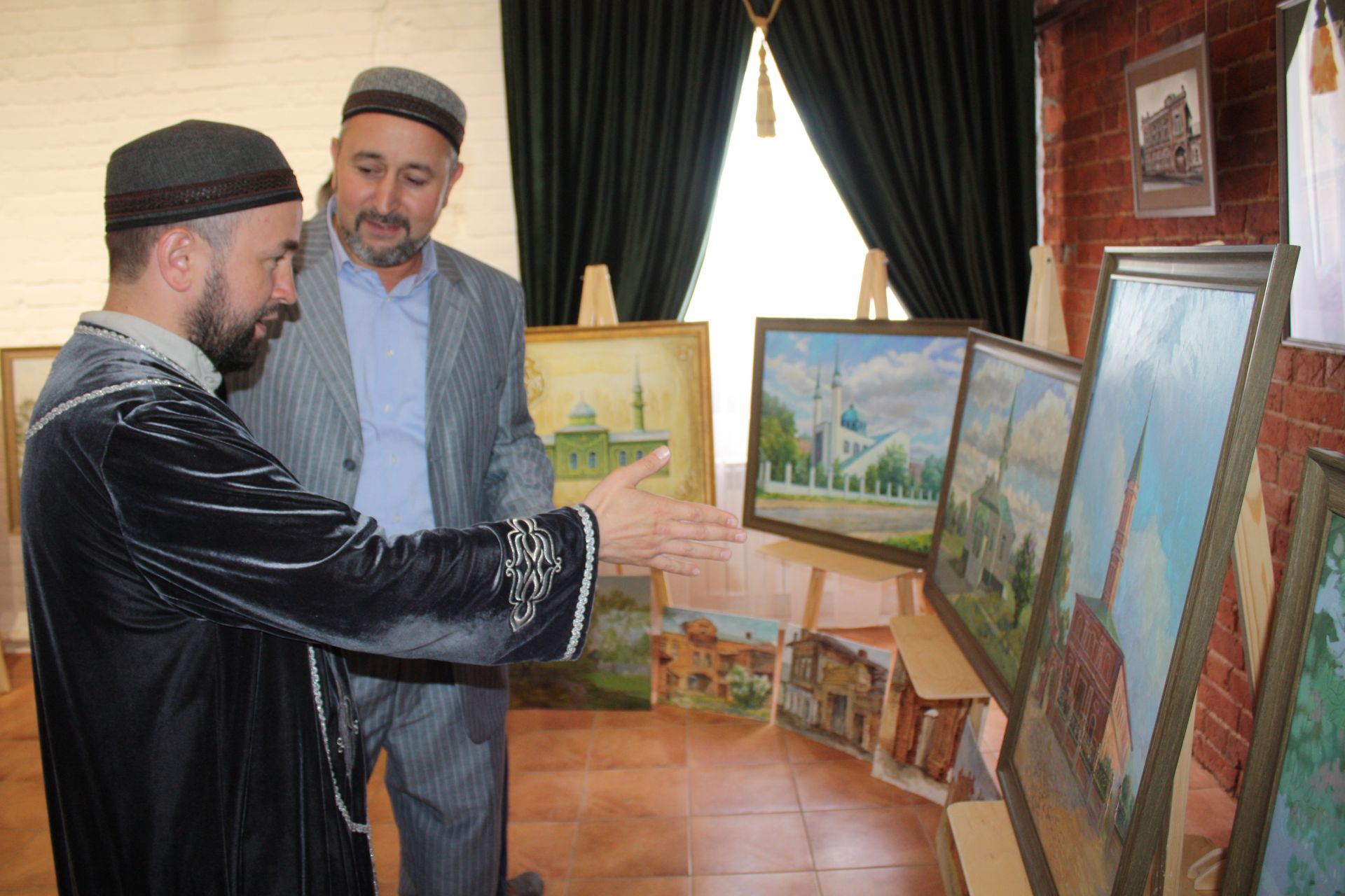 В Чистополе открылась уникальная художественная выставка (ФОТОРЕПОРТАЖ)