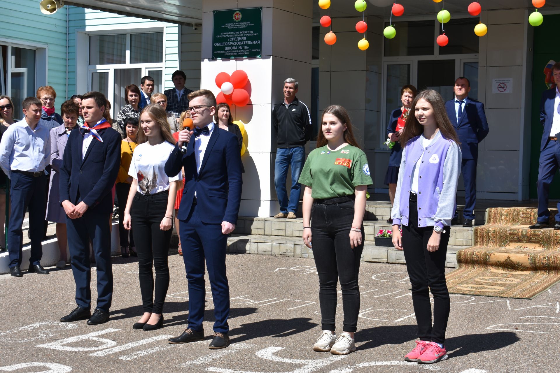 В чистопольских школах прозвенел последний звонок! (Фоторепортаж)