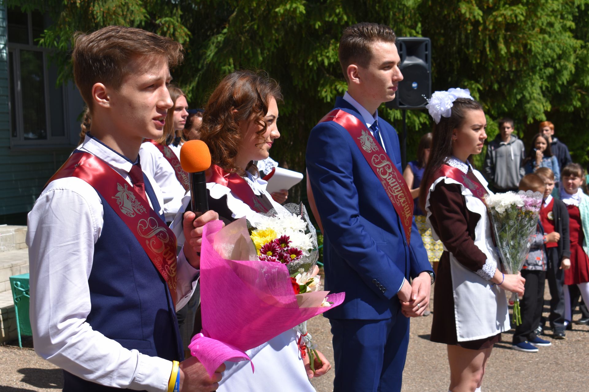 В чистопольских школах прозвенел последний звонок! (Фоторепортаж)