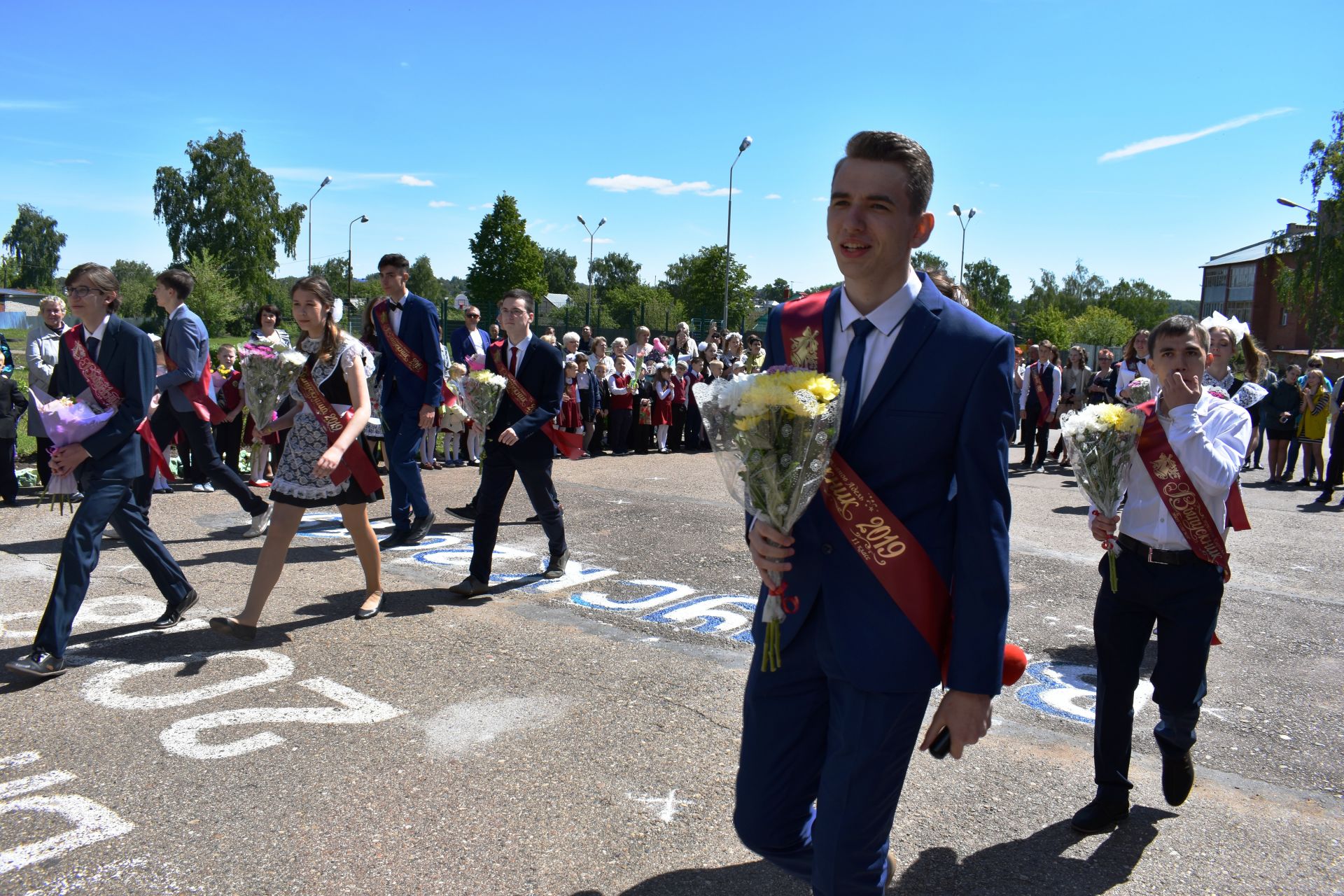 В чистопольских школах прозвенел последний звонок! (Фоторепортаж)