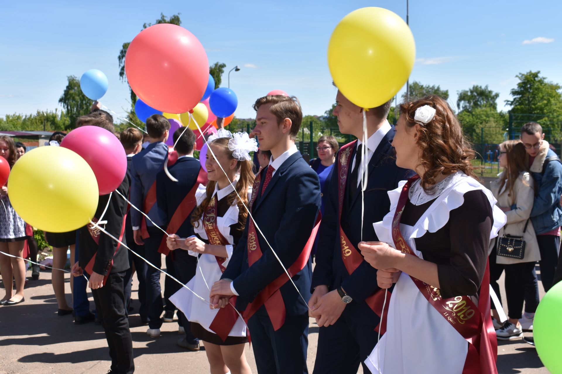 В чистопольских школах прозвенел последний звонок! (Фоторепортаж)