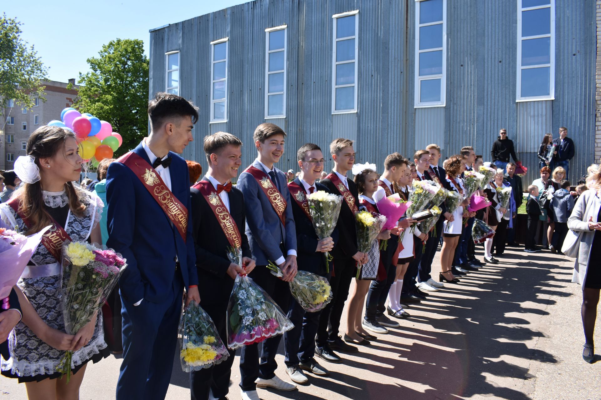 В чистопольских школах прозвенел последний звонок! (Фоторепортаж)