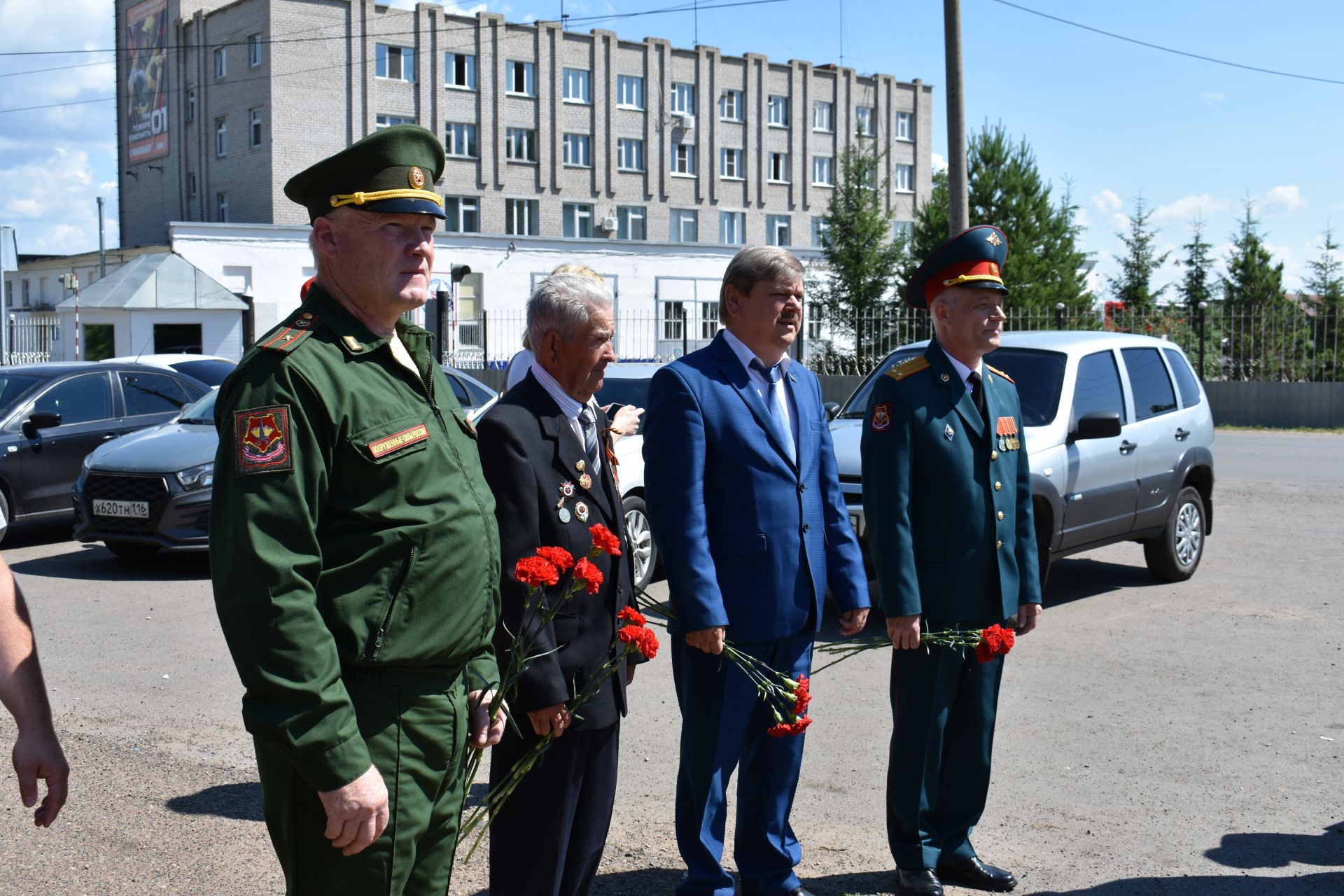 Чистополь присоединился к Всероссийской  акции «Горсть памяти» (Фоторепортаж)