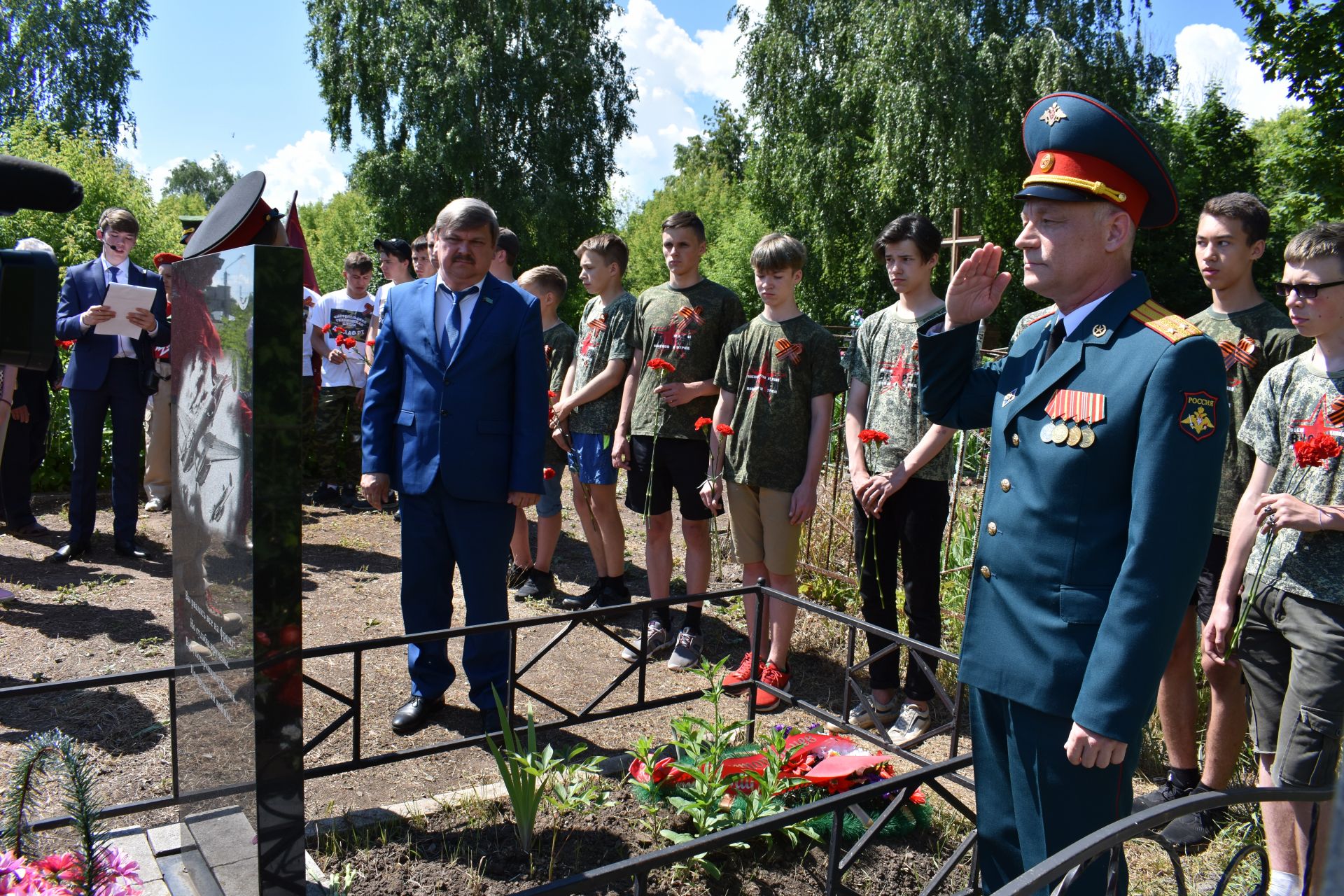 Чистополь присоединился к Всероссийской  акции «Горсть памяти» (Фоторепортаж)